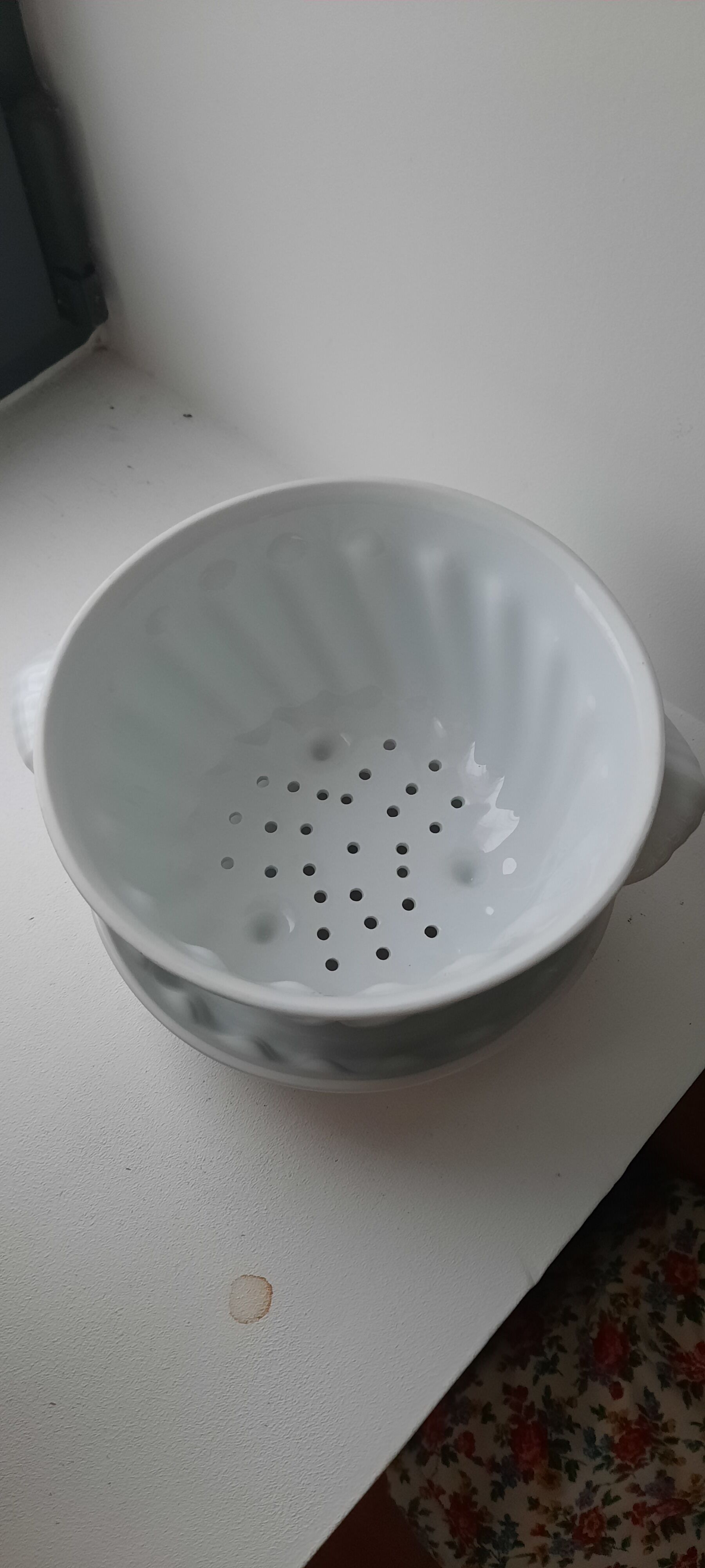 White porcelain drainer