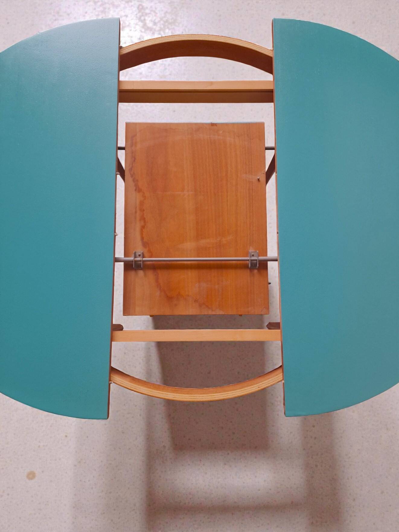 Extendable oval teak dining table