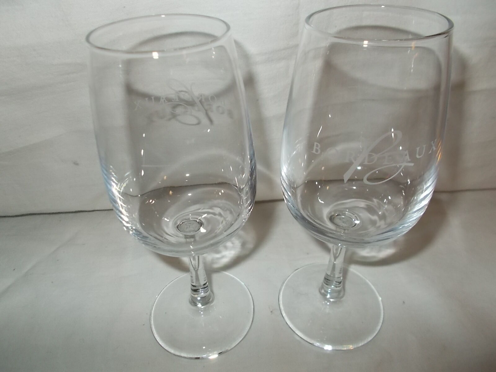 2 glasses bistro wine Bordeaux