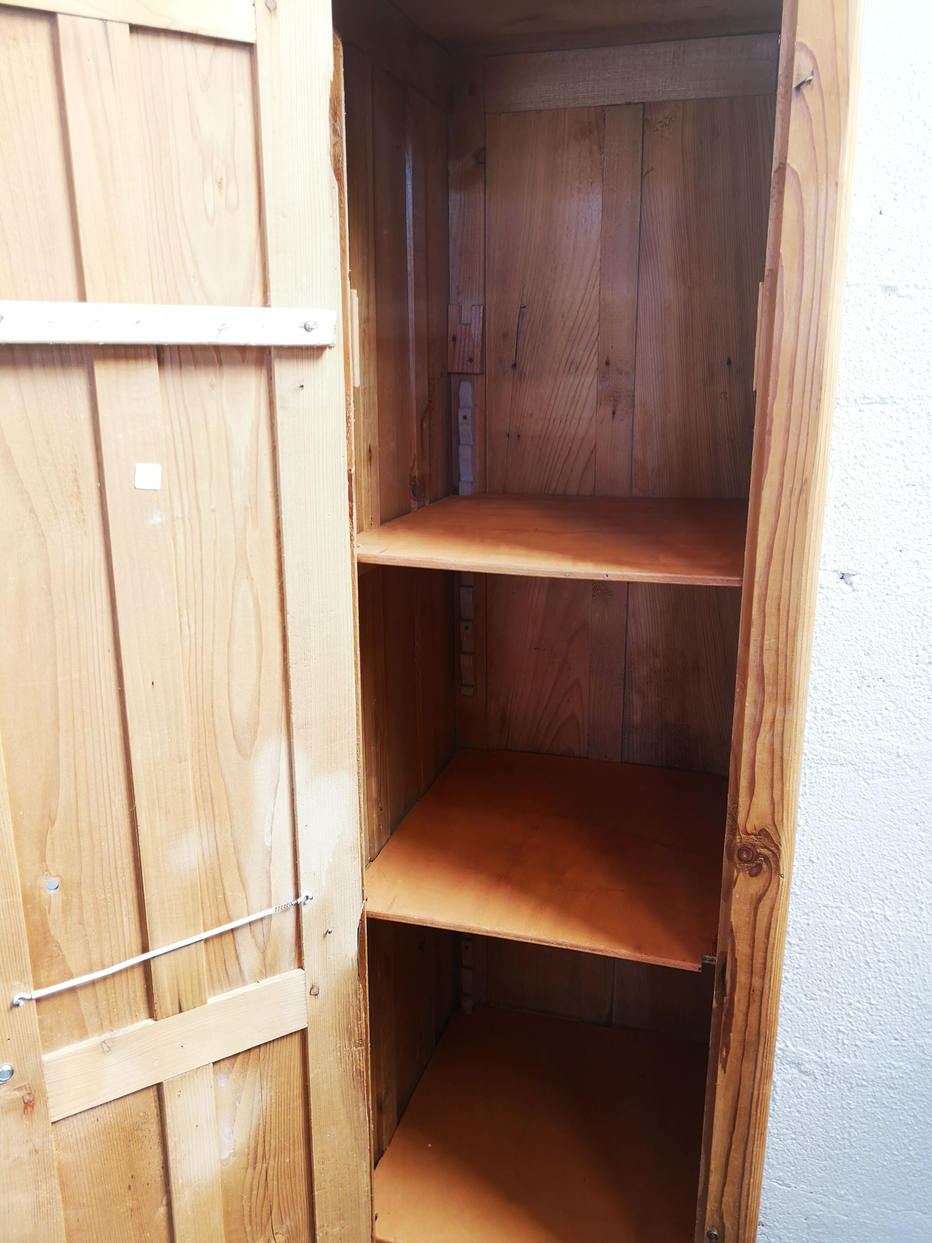 Parisian wardrobe in pine