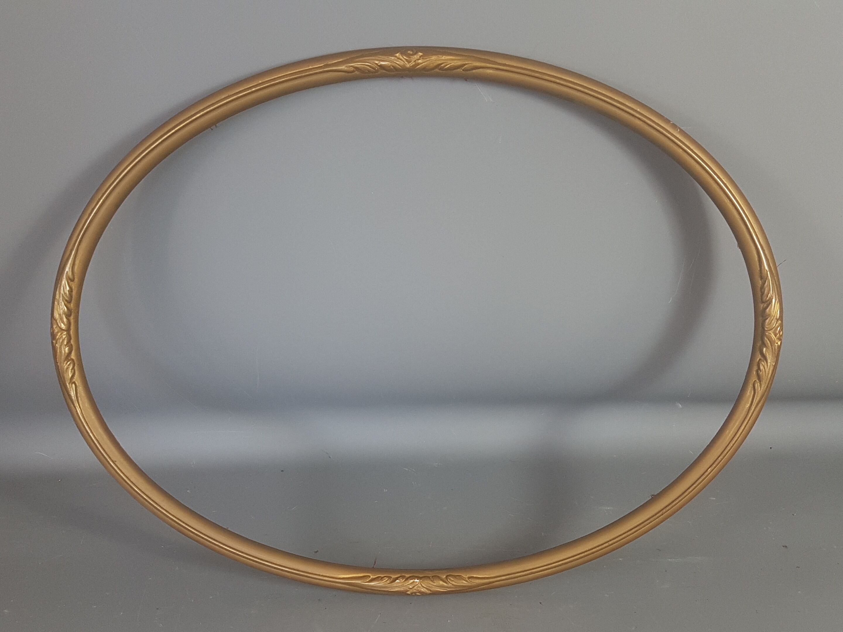 Fine old oval frame wood - gilded stucco 42x31 cm