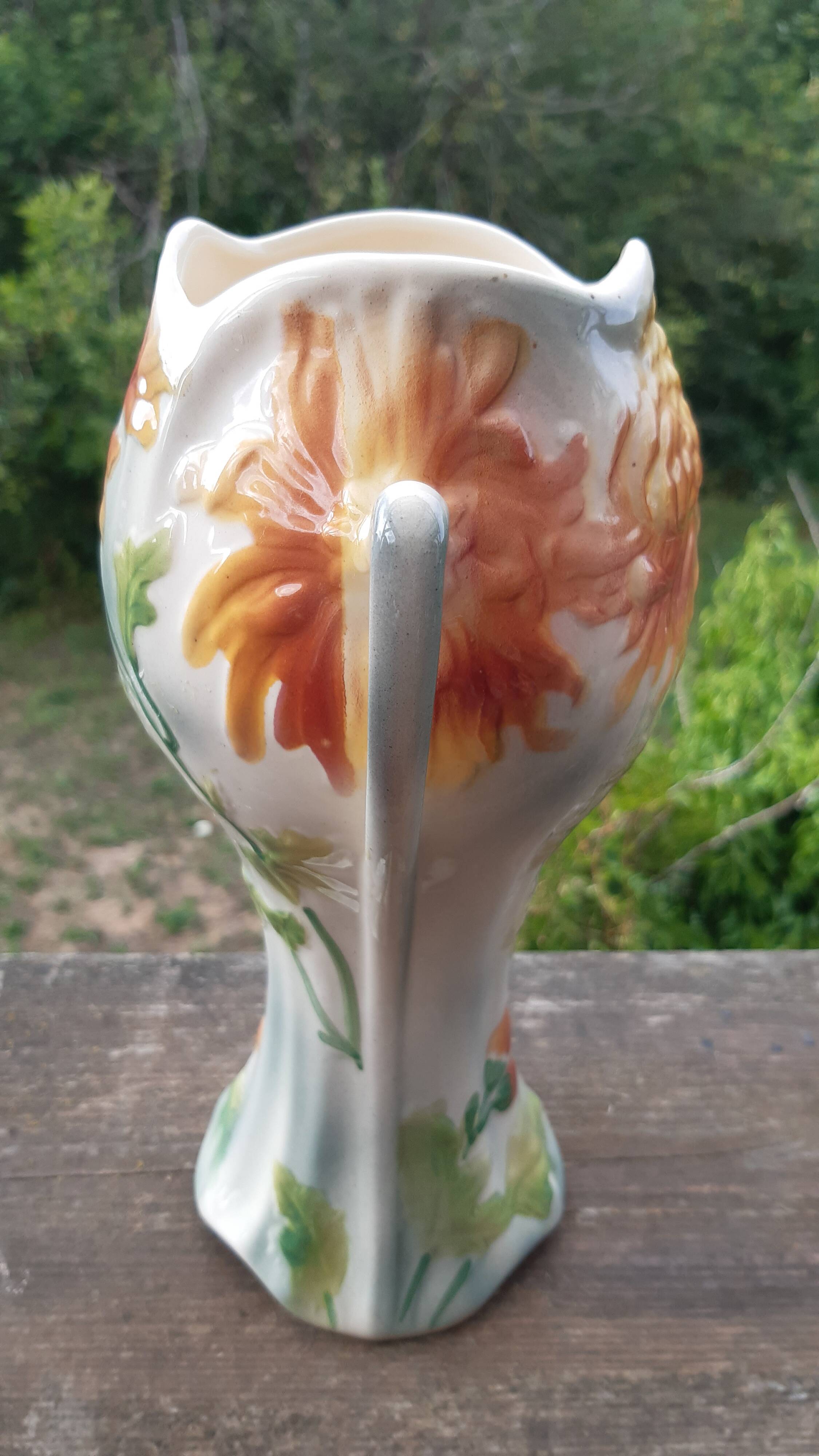 Vase in earthenware slip of Saint Clement