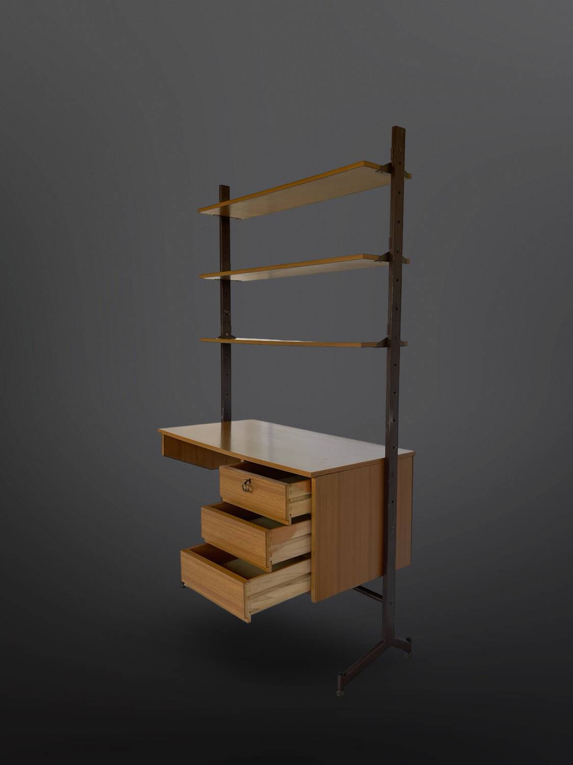 Bibliothèque italienne du milieu du siècle avec bureau.