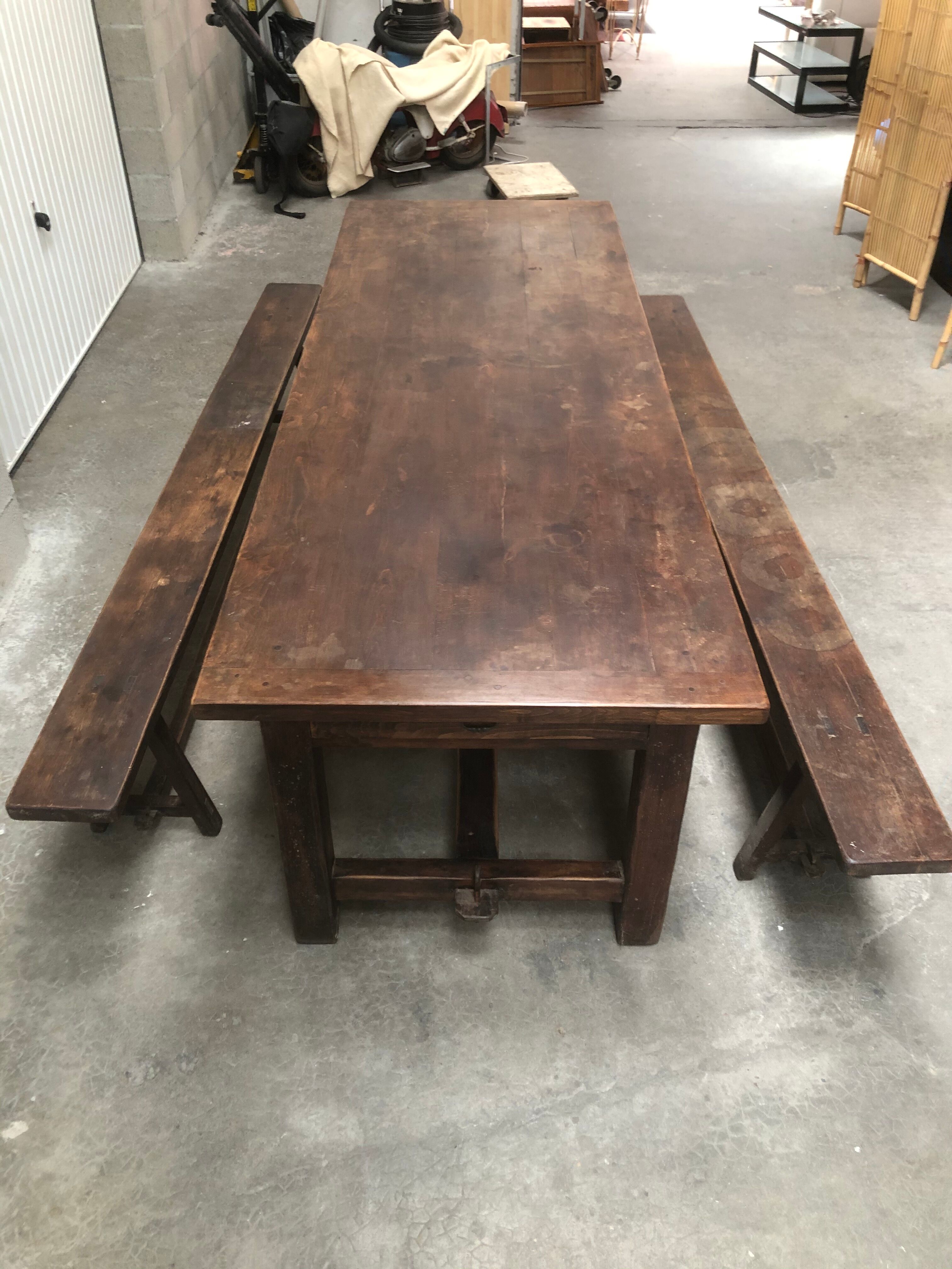 Table and 2 benches