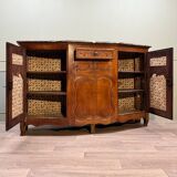 Buffet à pans coupés en merisier d’époque Louis XV, XVIIIème siècle