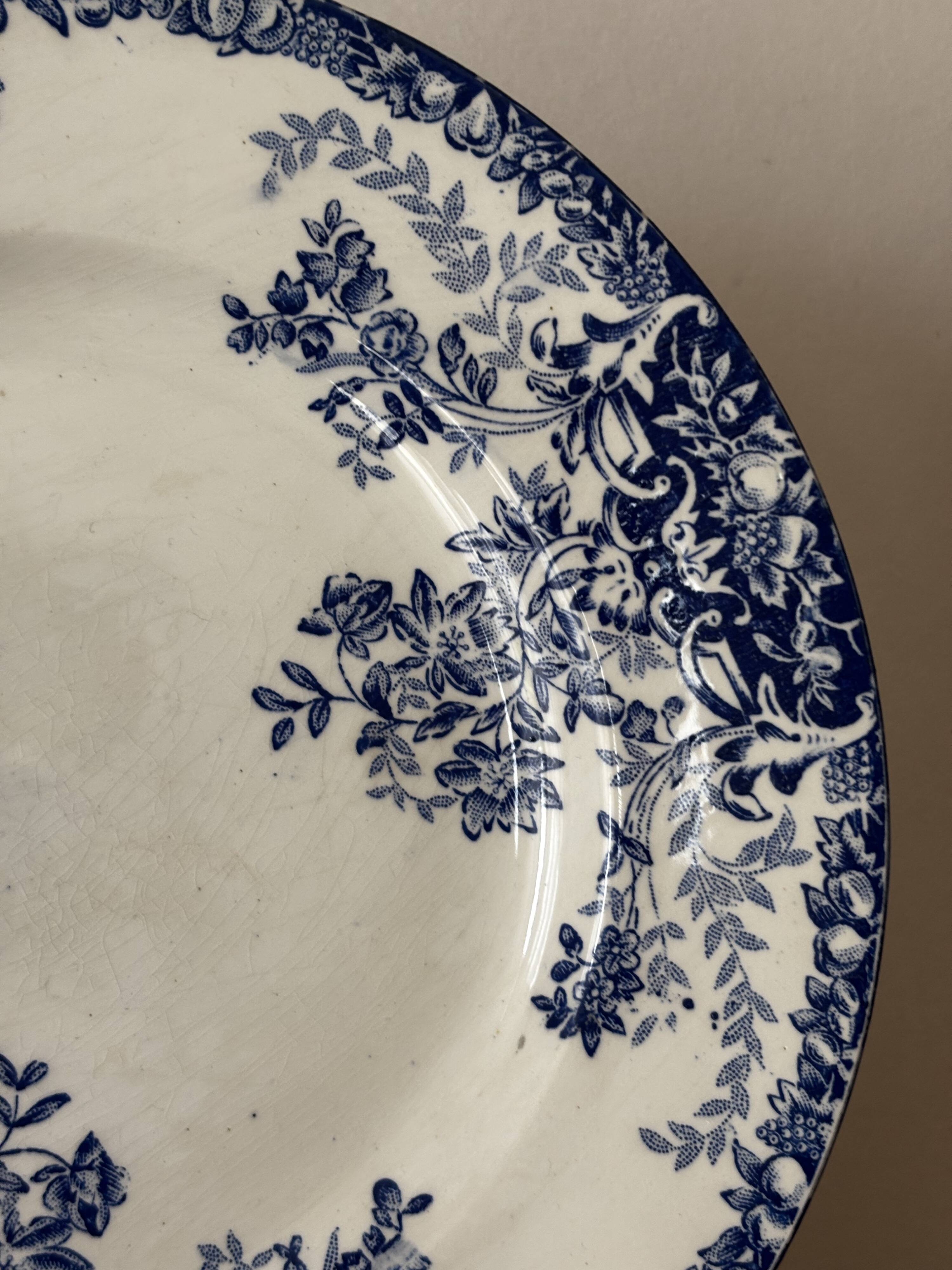 Ancienne assiette faïence St Amand fruits bleu