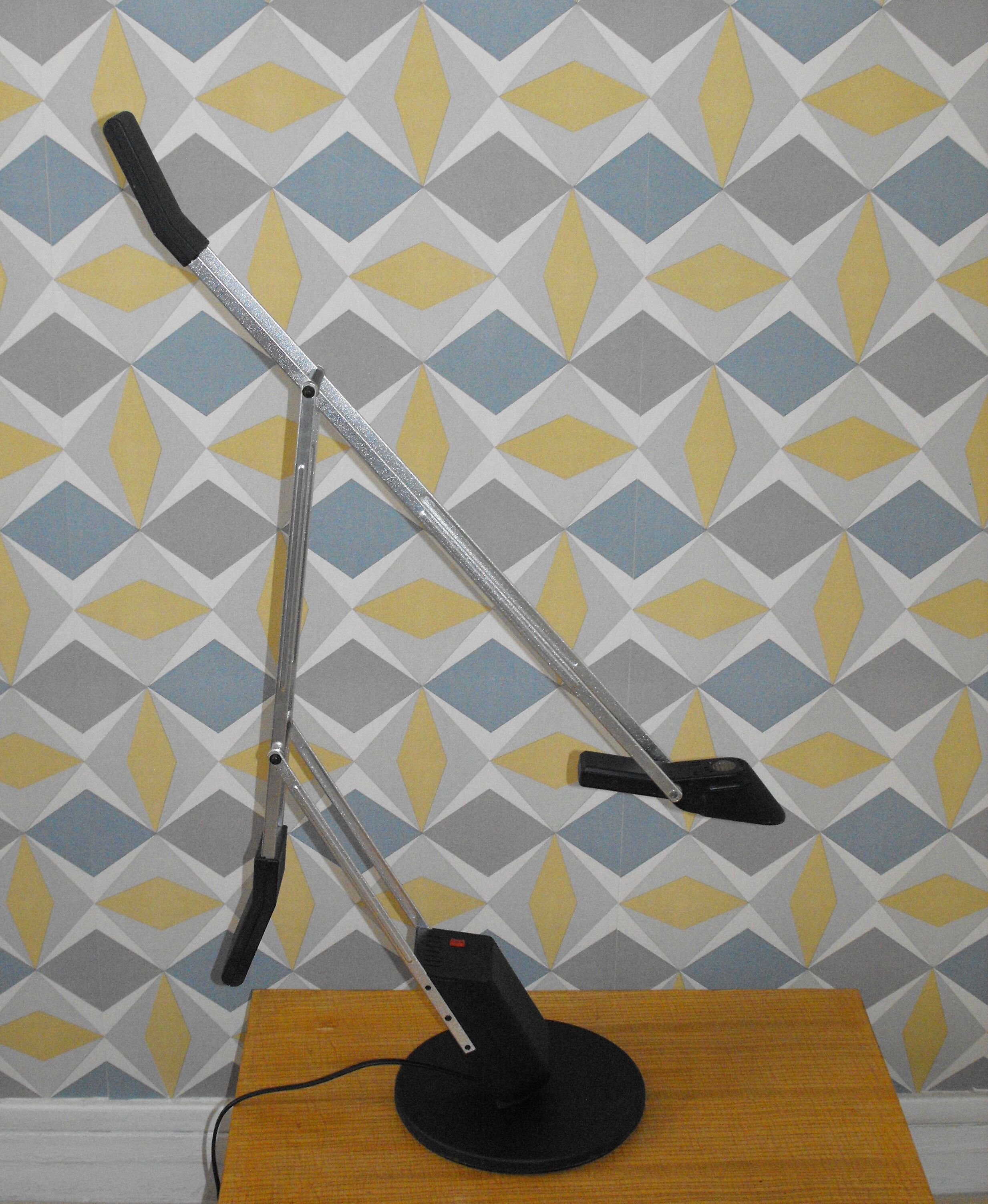 Stéfano Cevoli 80s articulated desk lamp.