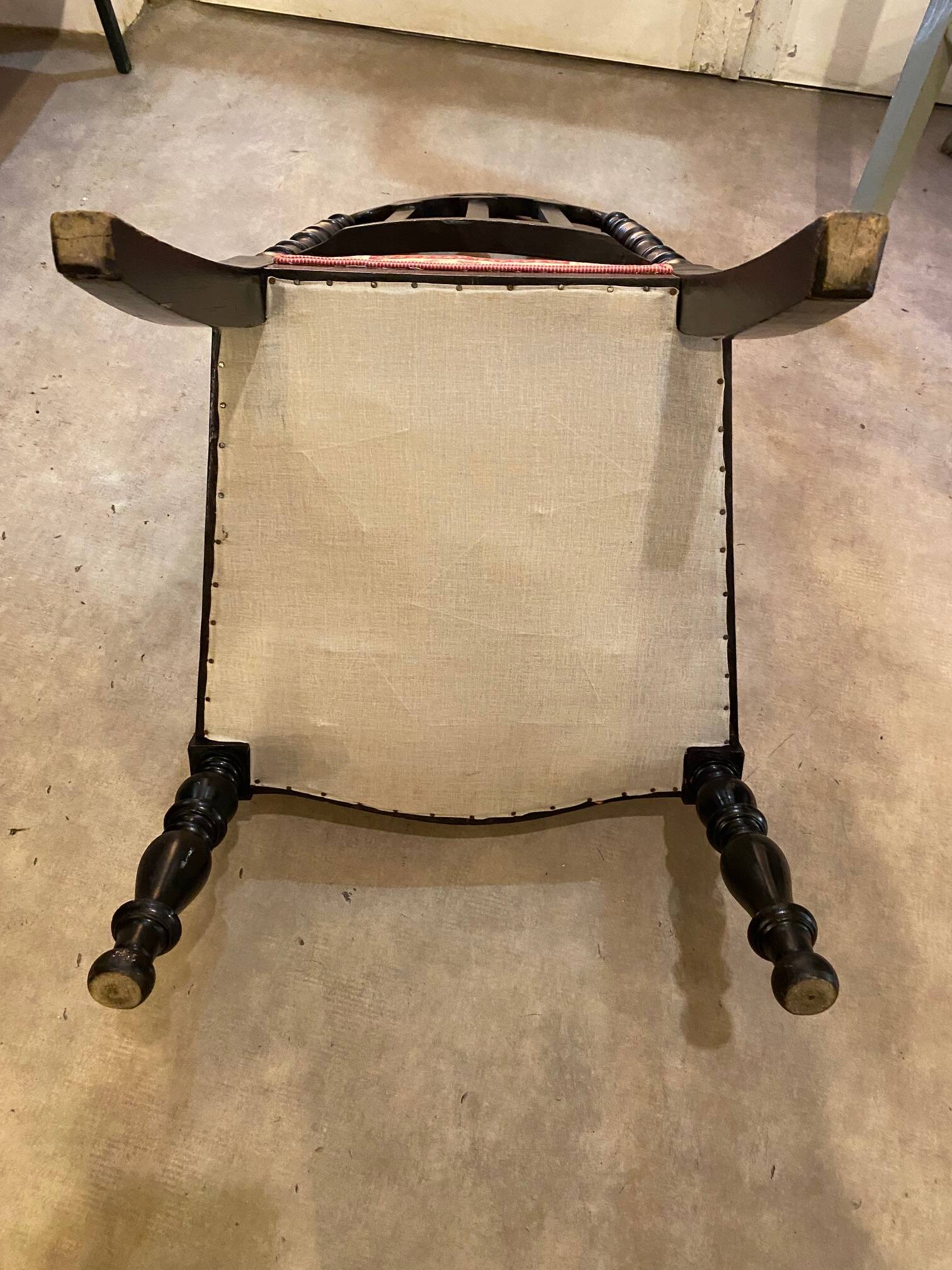 Fireplace or changing chair period 1900 in black lacquered wood and printed fabric