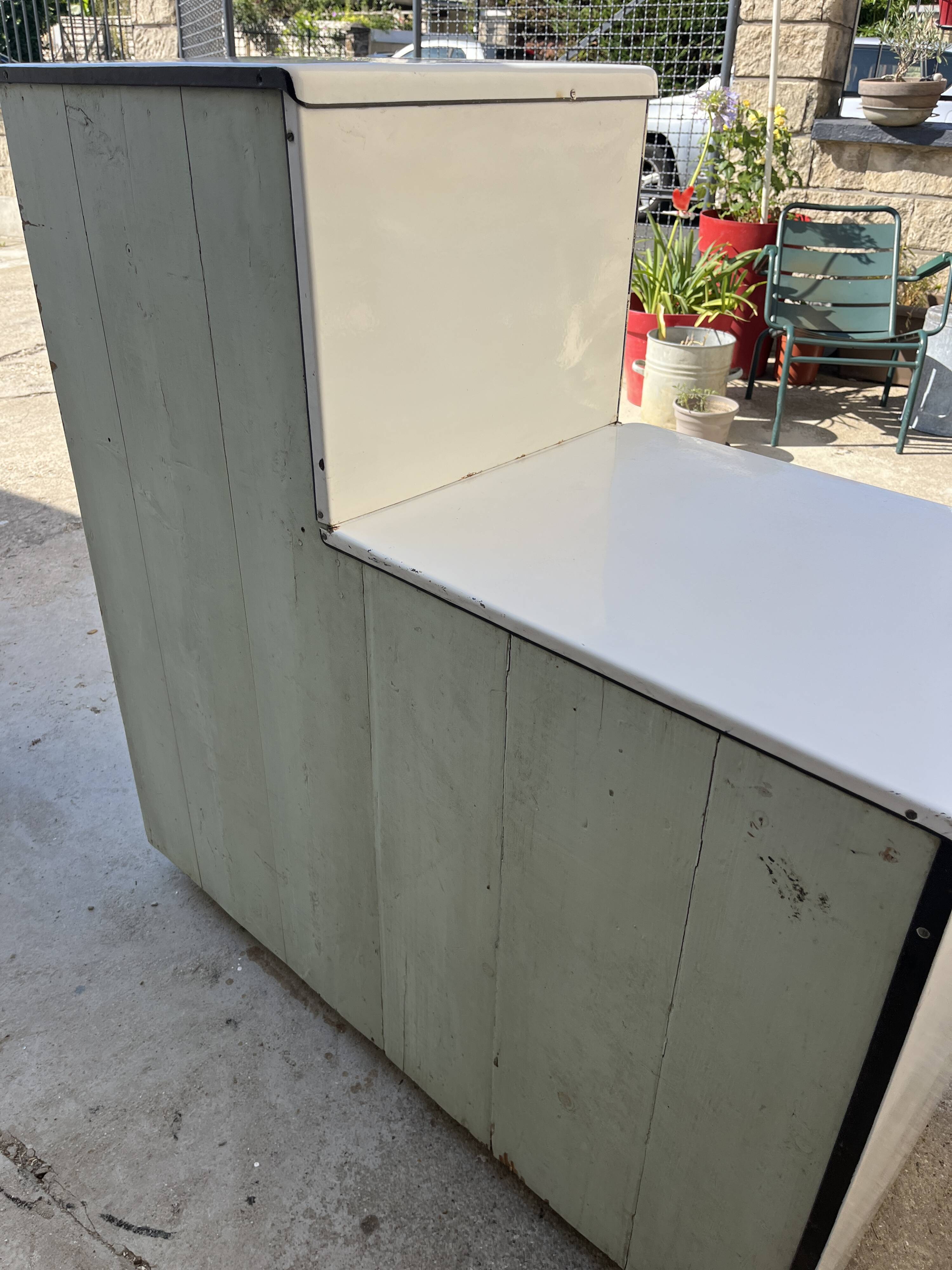 Armoire asymétrique tôle emaillee