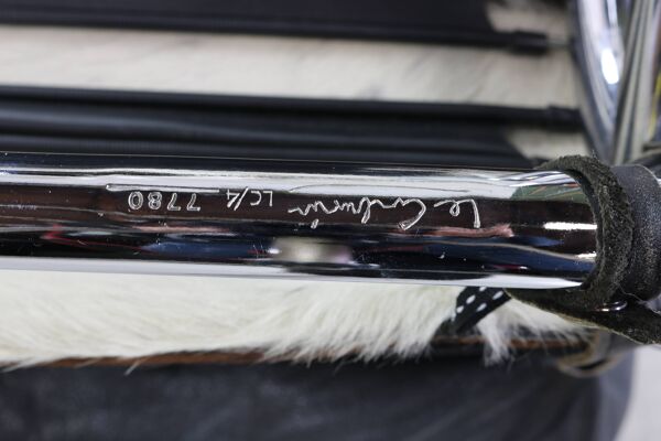 Chaise icône du design, la chaise longue LC de Le Corbusier