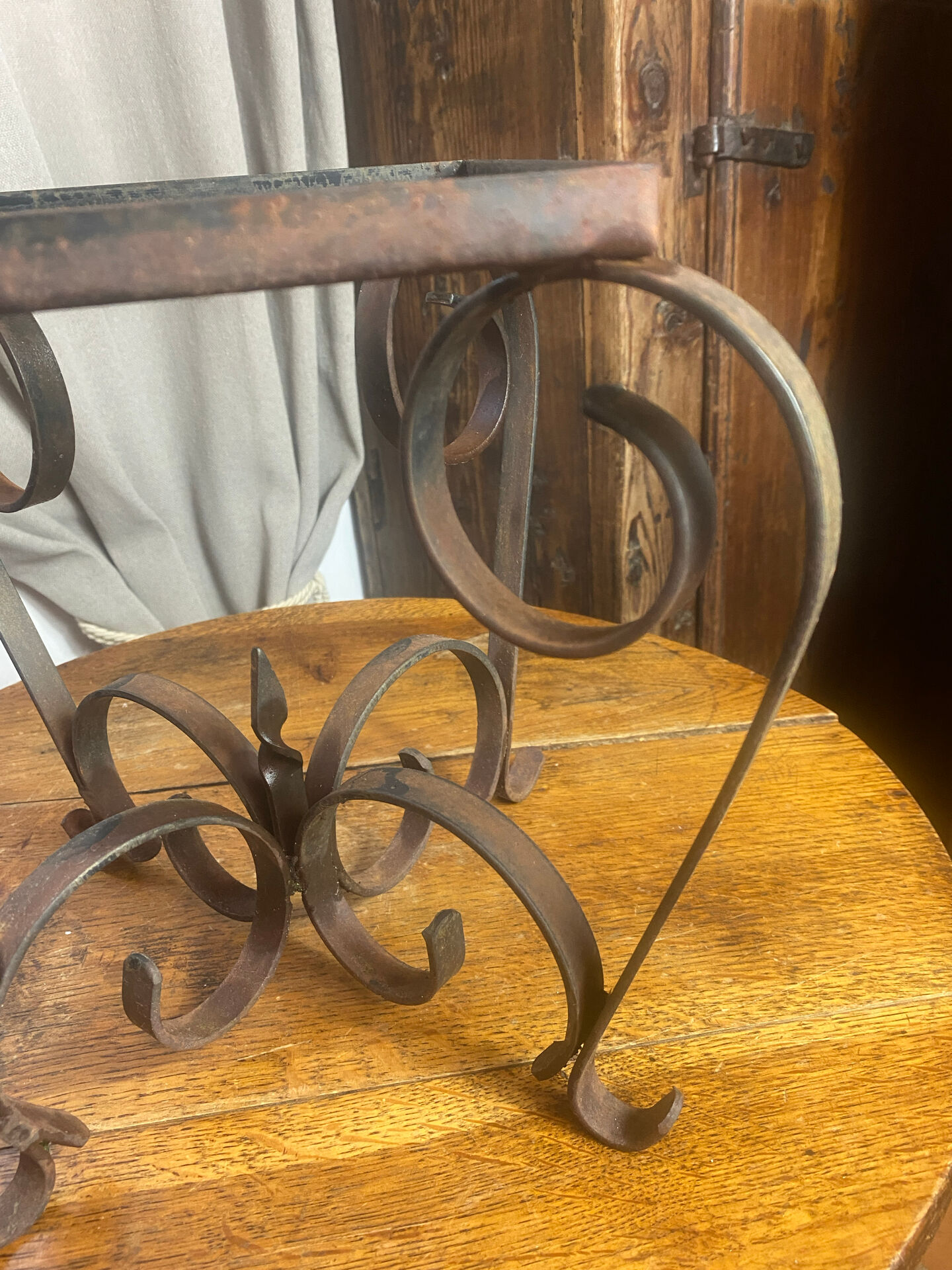 Occasional table in wrought iron and marble