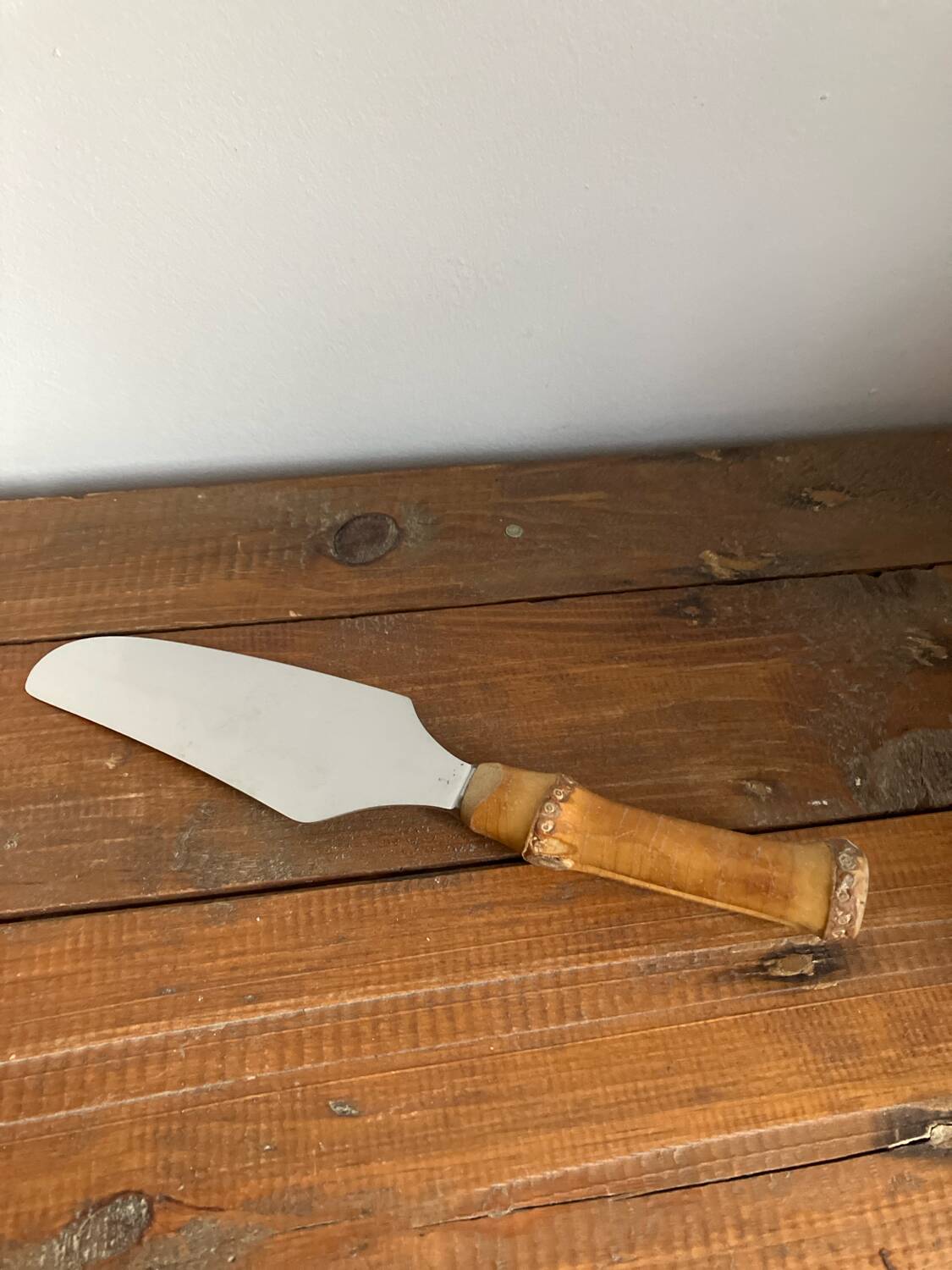 Bamboo pie server