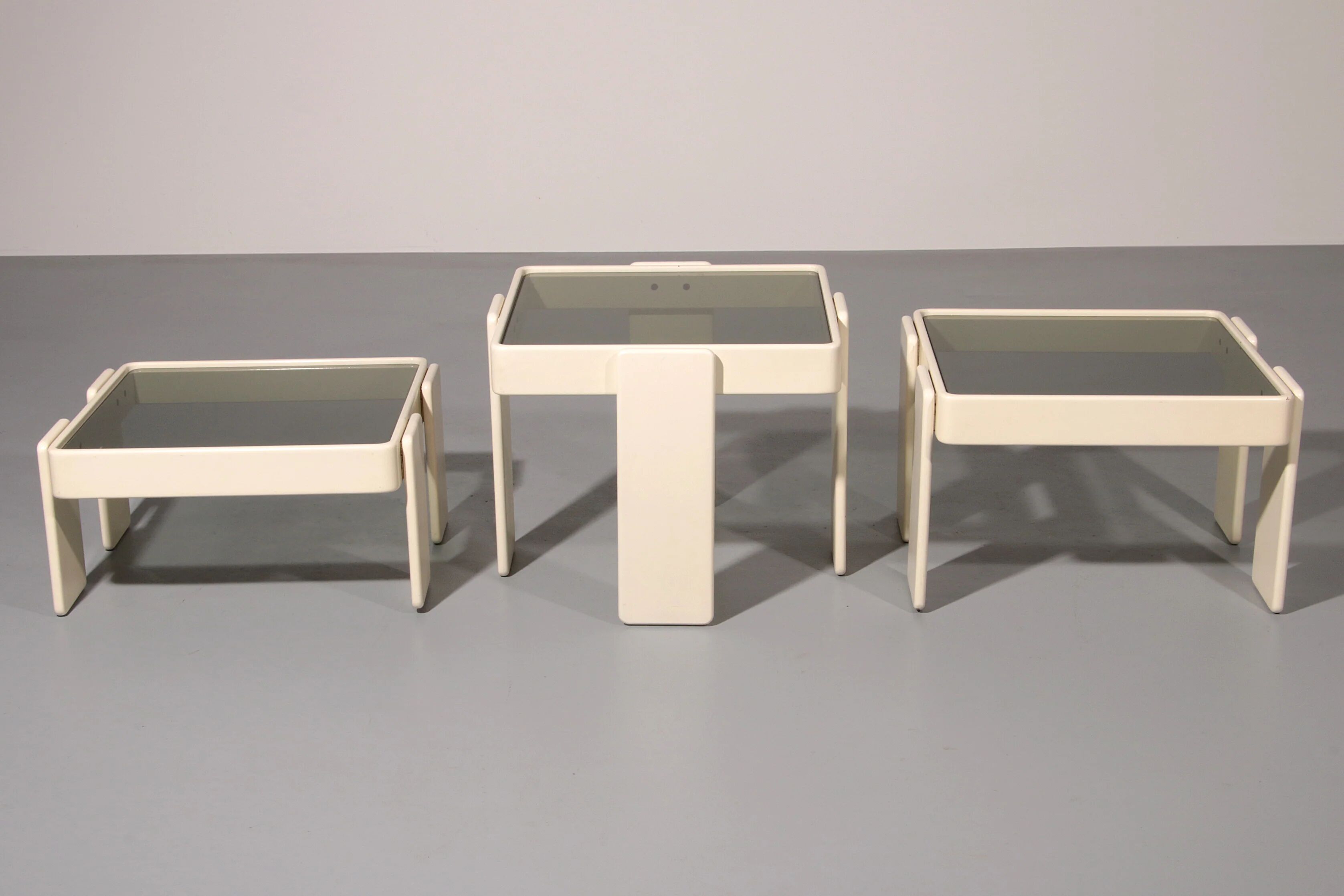 Gianfranco Frattini stacking tables for Cassina – original off-white lacquer