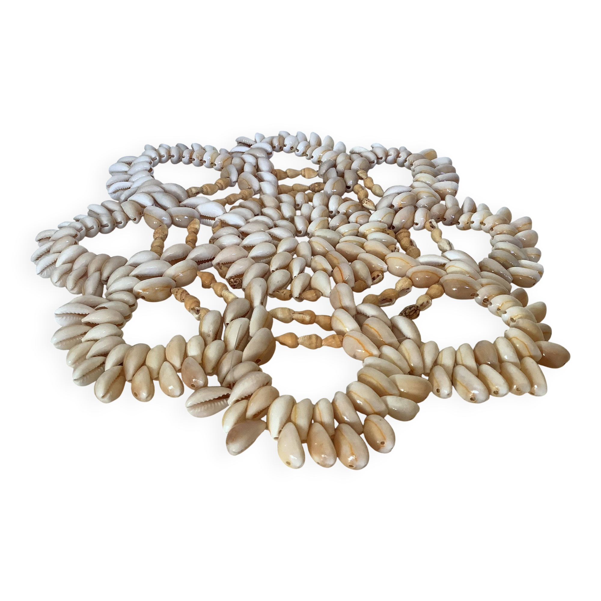 Trivet made of seashells