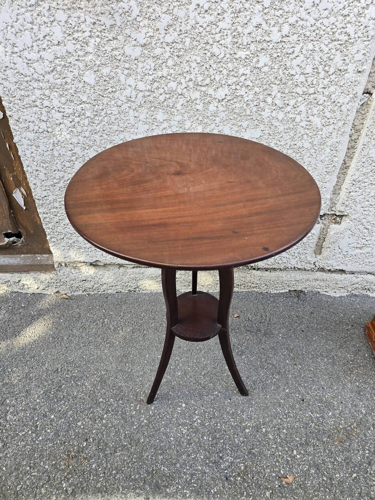 Tripod gueridon in mahogany with a tilting top – Directoire period / early 19th century