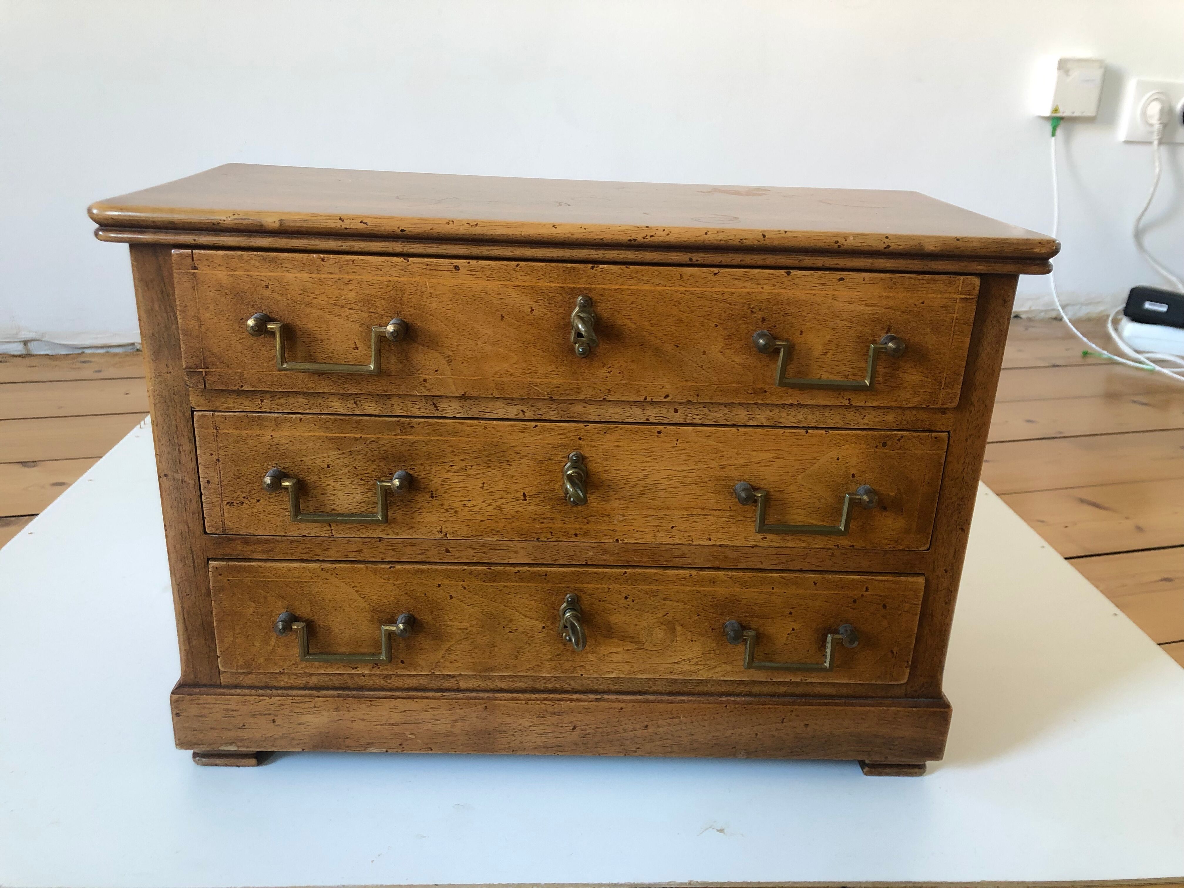 Small jewelry chest of drawers