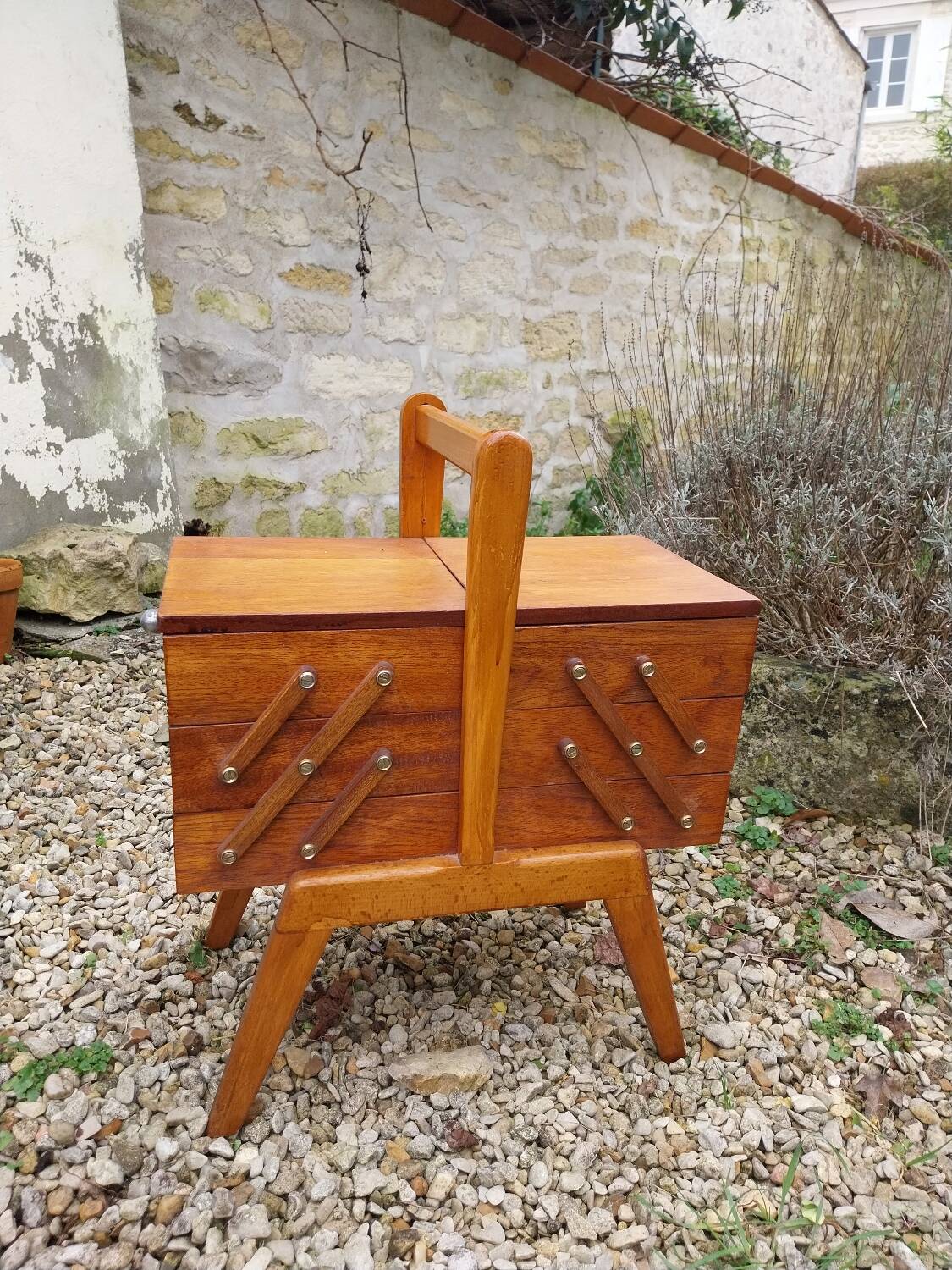 Compass feet sewing box