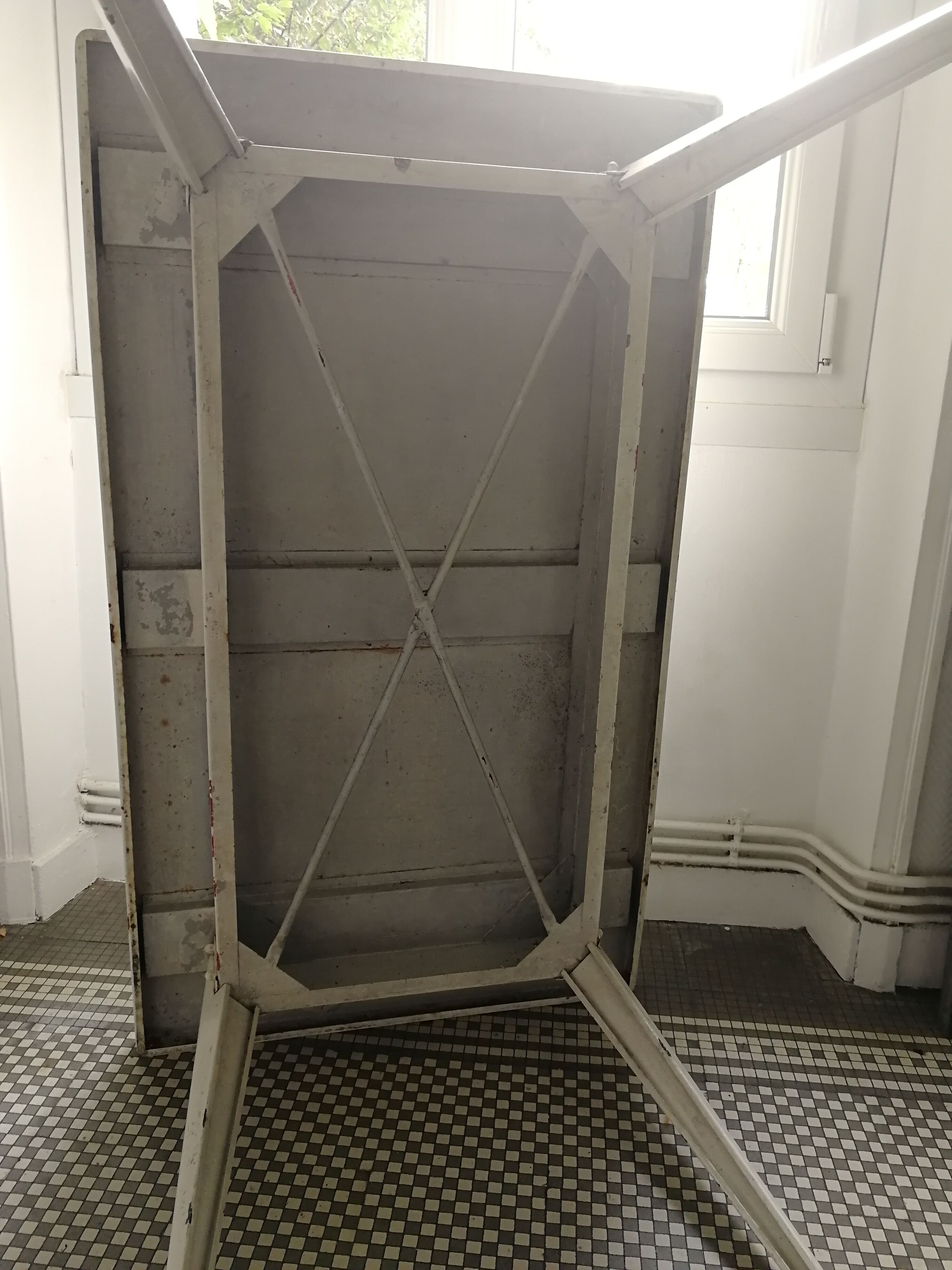 Table tolix T55 by Xavier Pauchard