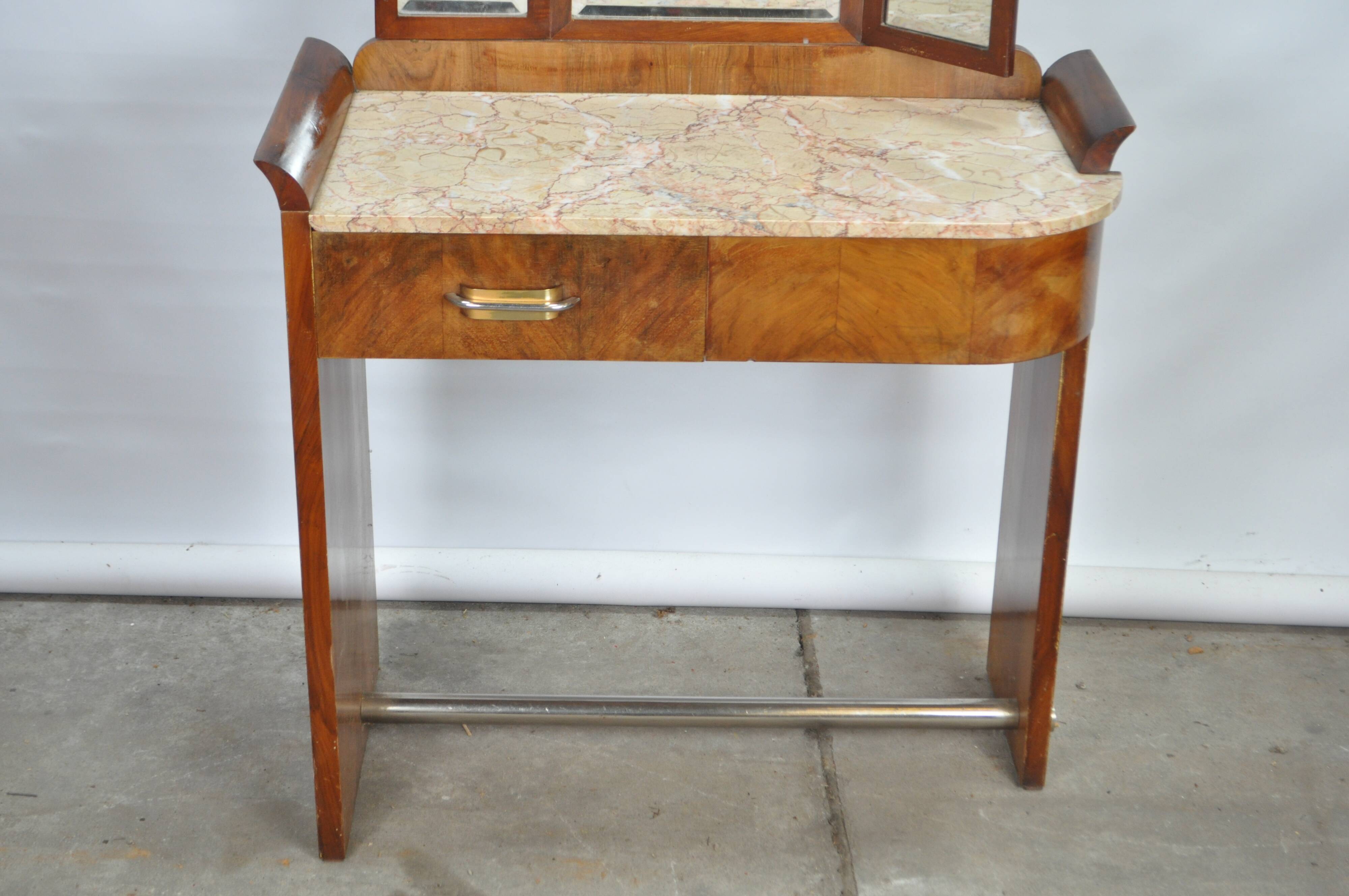 Art deco dressing table