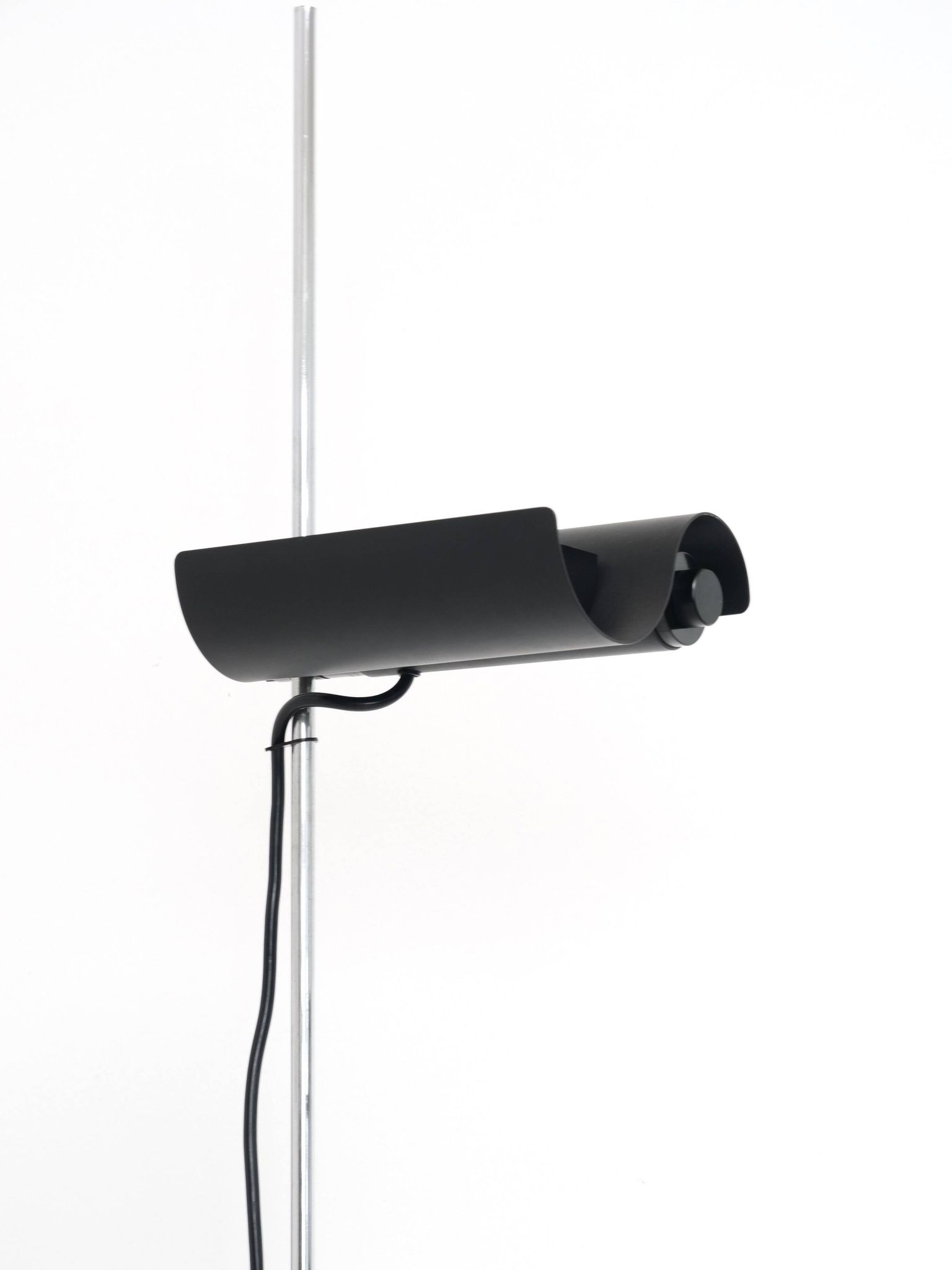 Lampadaire Oluce modèle DIM 333 de Vico Magistretti