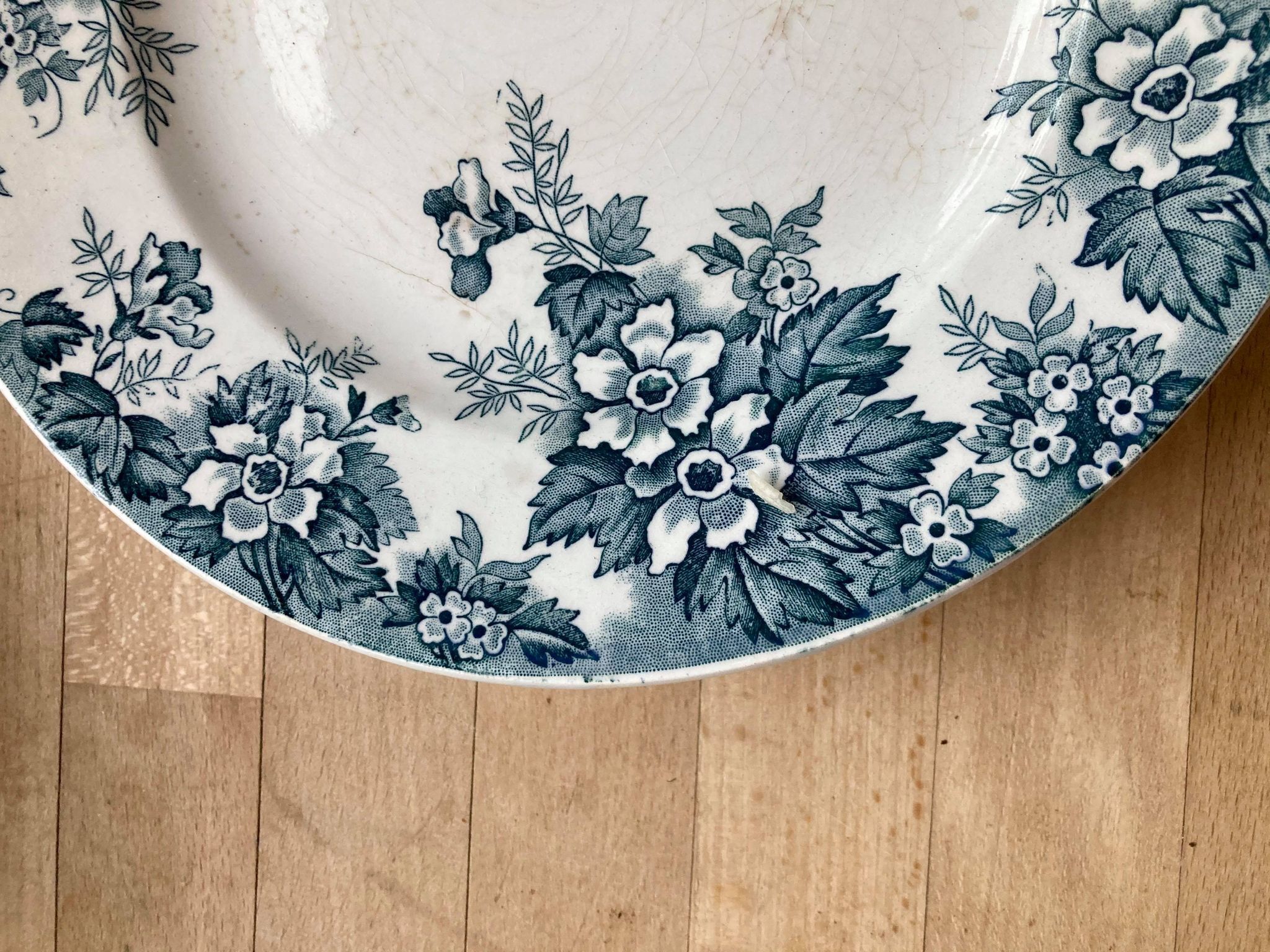 St. Amand Iron Earth pedestal dish - Marie-Louise model hamage