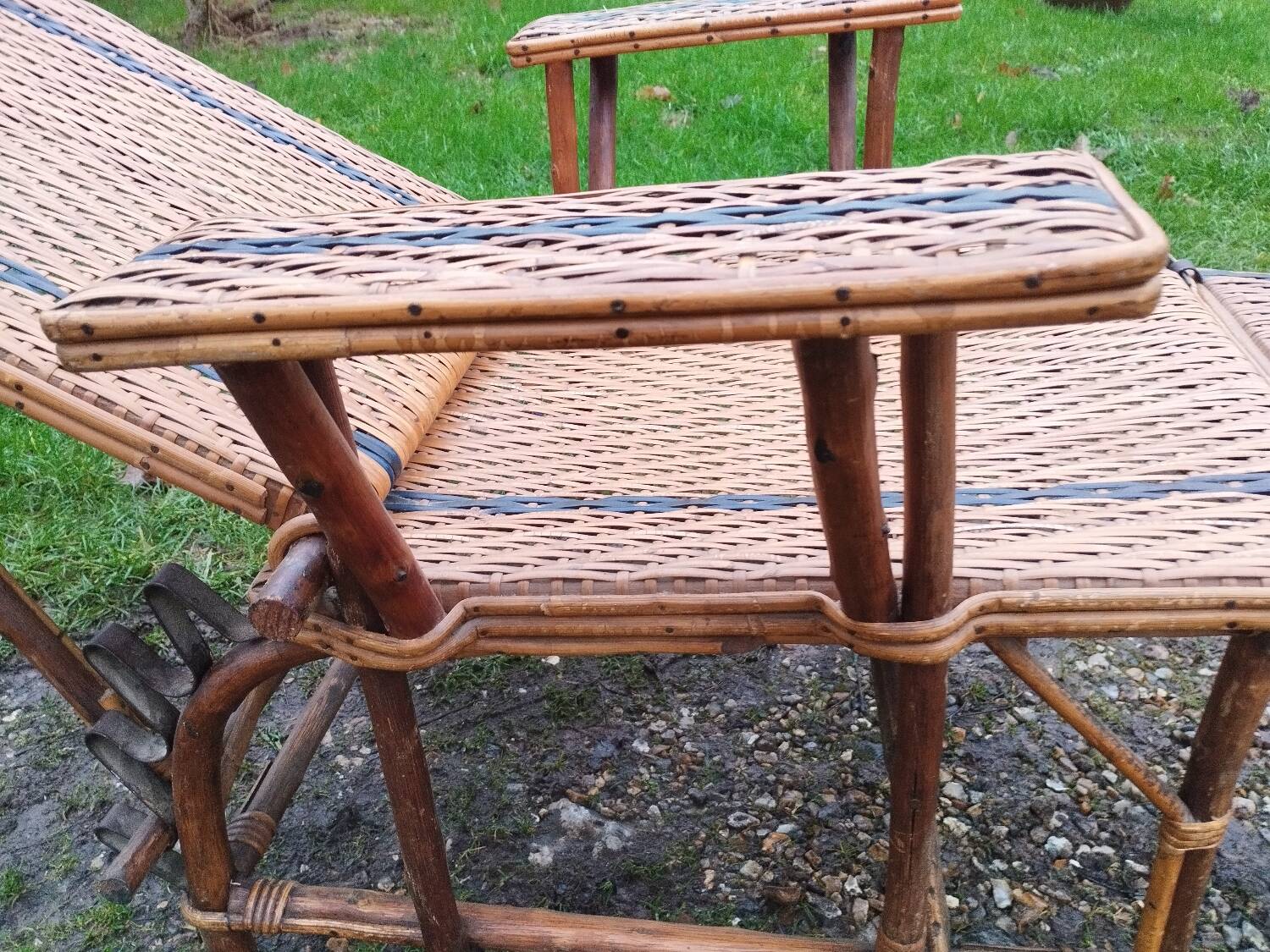 Vintage rattan chaise longue