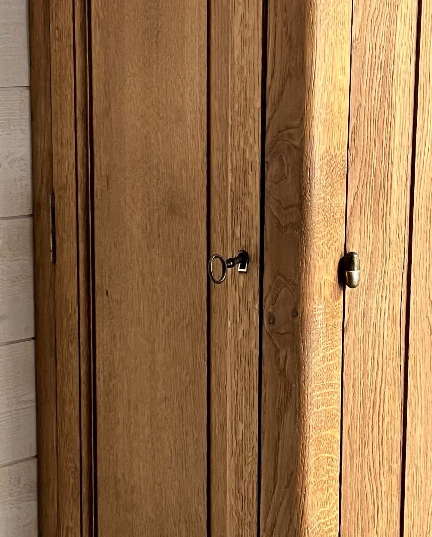 Large oak closet 1920