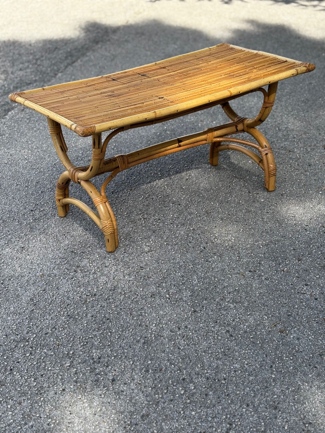 Table basse en bambou et rotin 1960