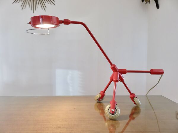 Lampe kila par Harry Allen pour IKEA tripode a roulettes année 2001