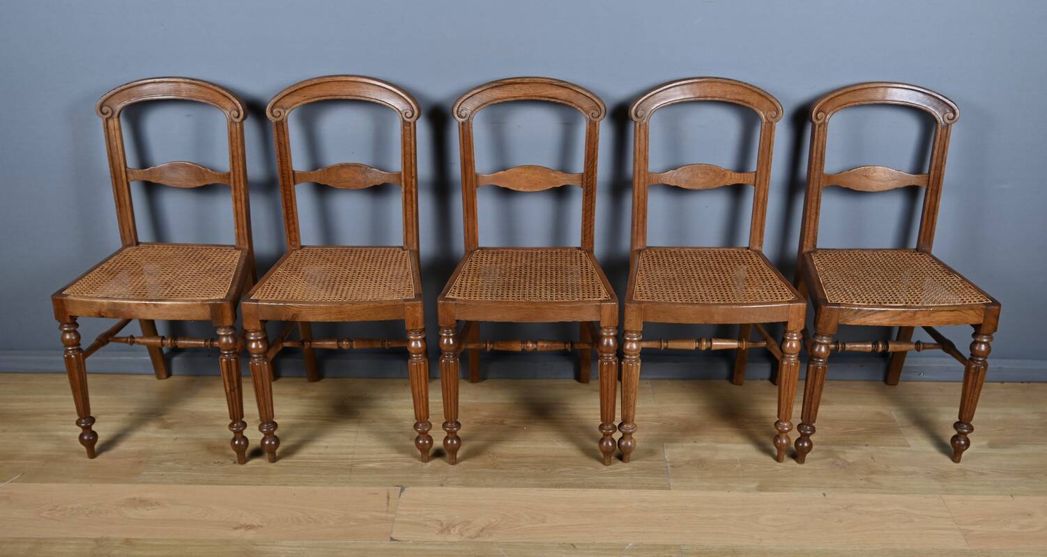 Set of 5 solid oak chairs, Louis Philippe period – 2nd half of the 19th century.