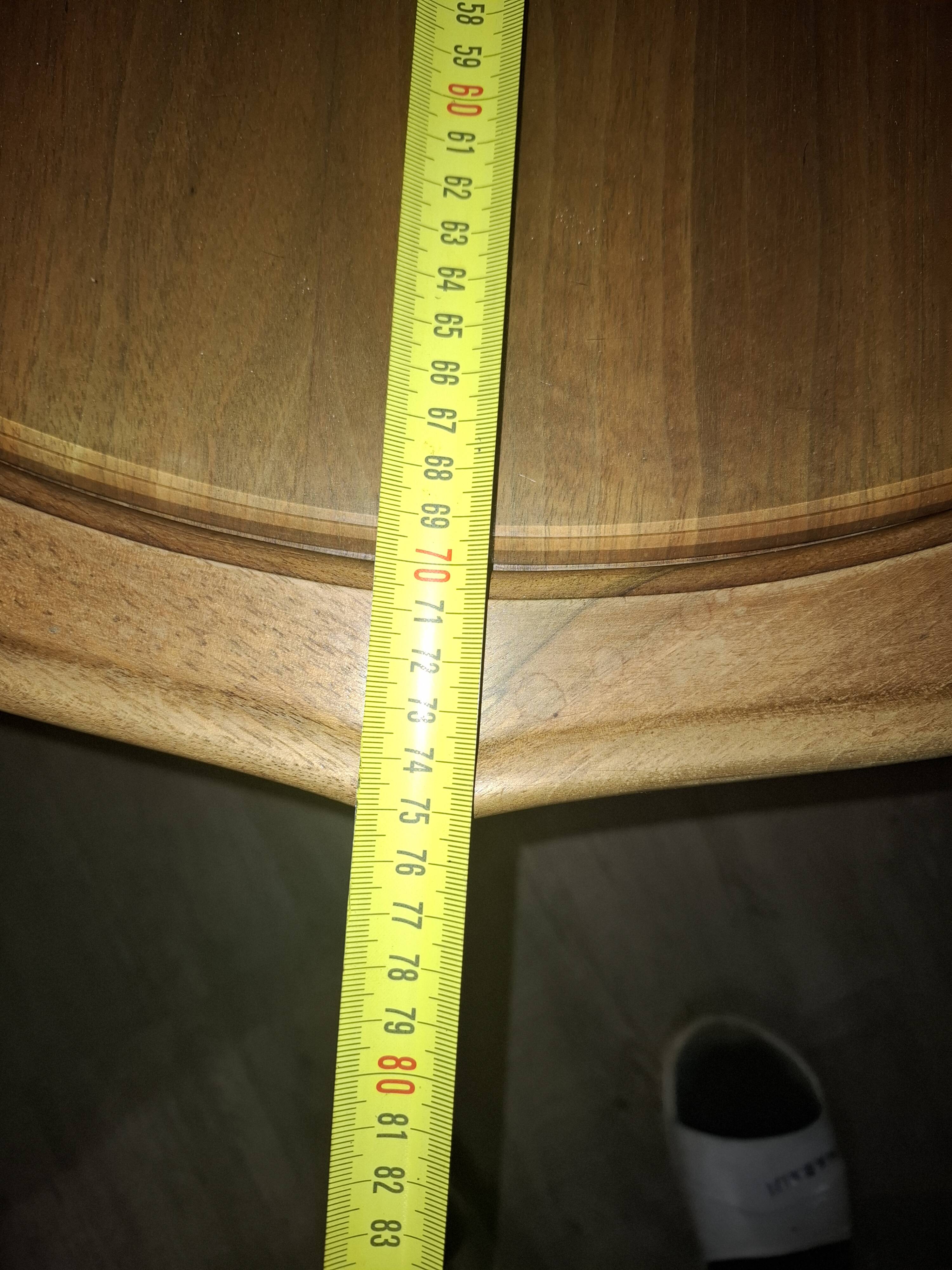 Round table in glass and wood