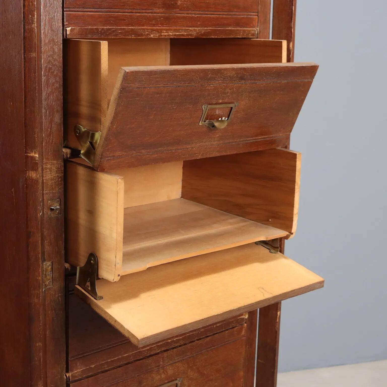 Antique oak chest of drawers with 8 drawers, Italy, 19th century.