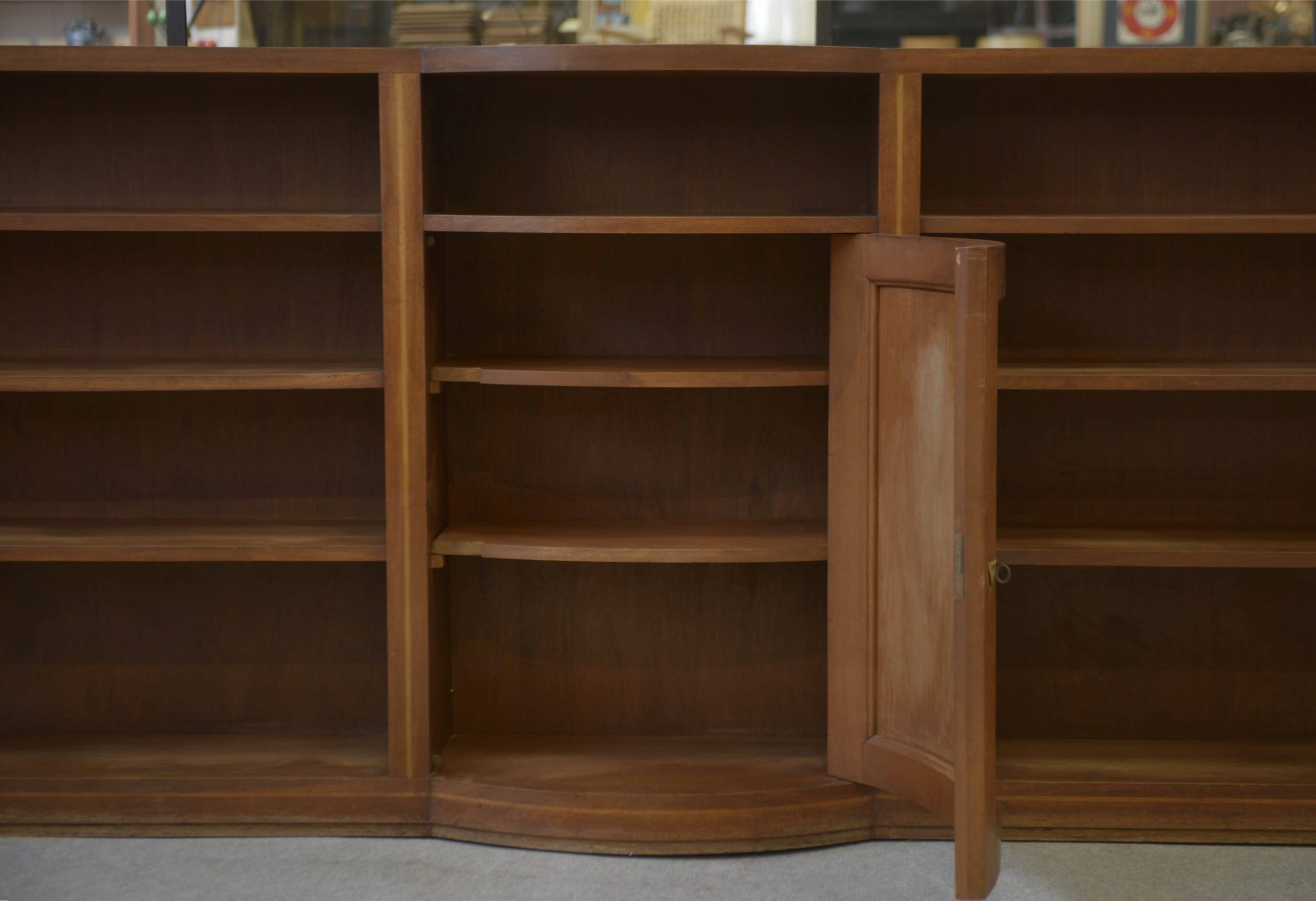 Mahogany bookshelf from English work around 1900 – documented historical provenance from the Montgolfier family.