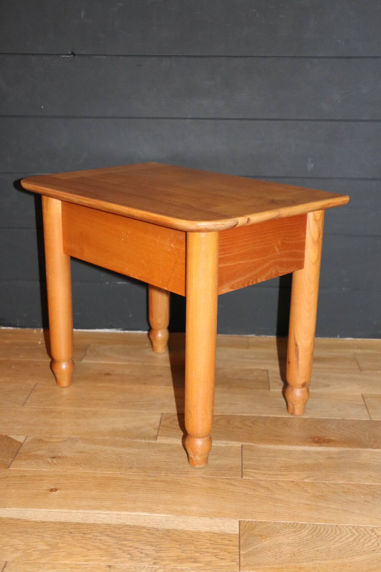 Pair of bedside tables with drawers in solid elm