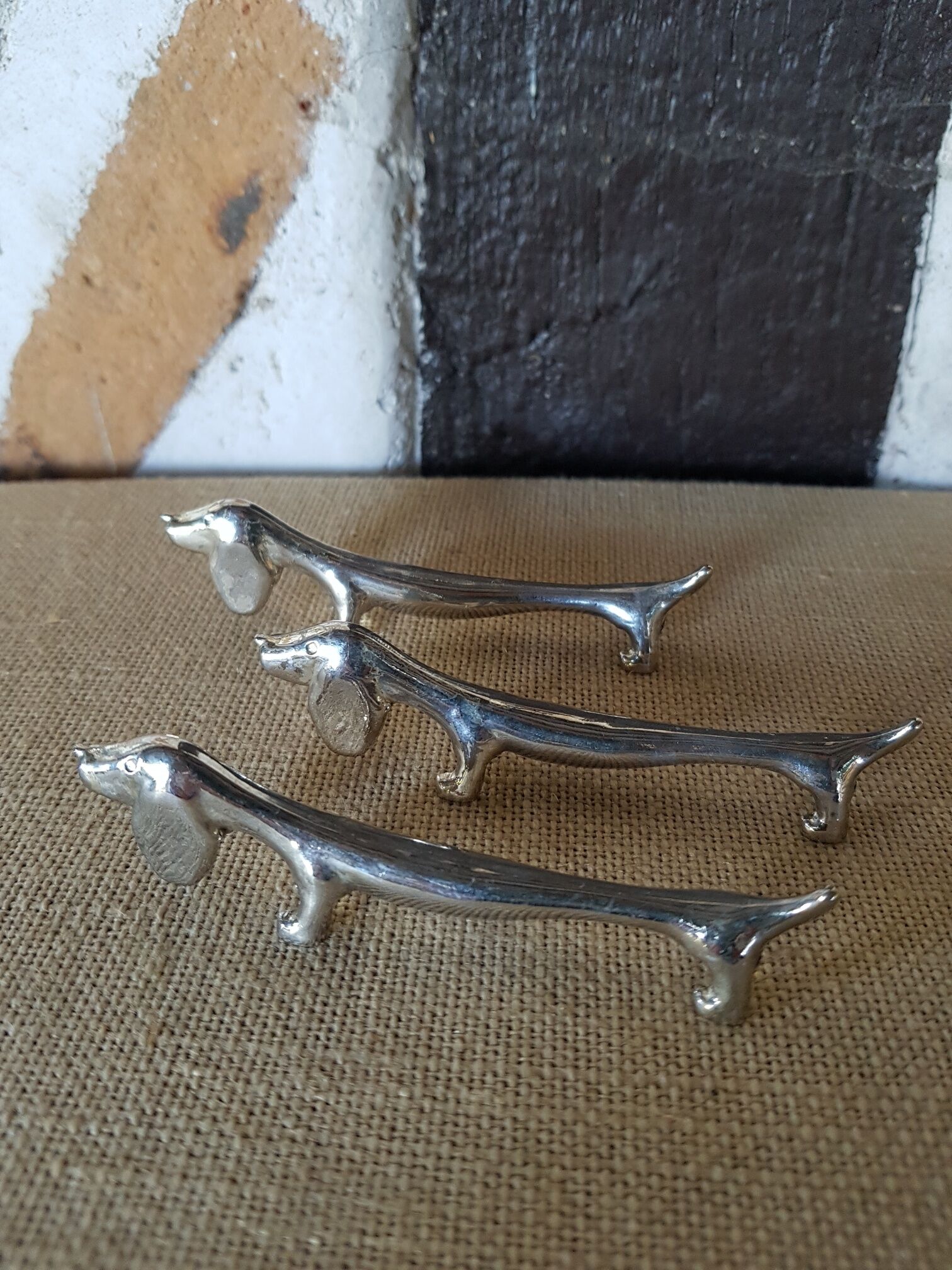Series of 6 door metal knife dog
