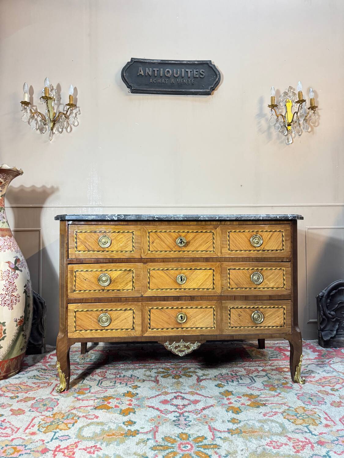 Commode en marqueterie d’époque transition xviii eme siècle