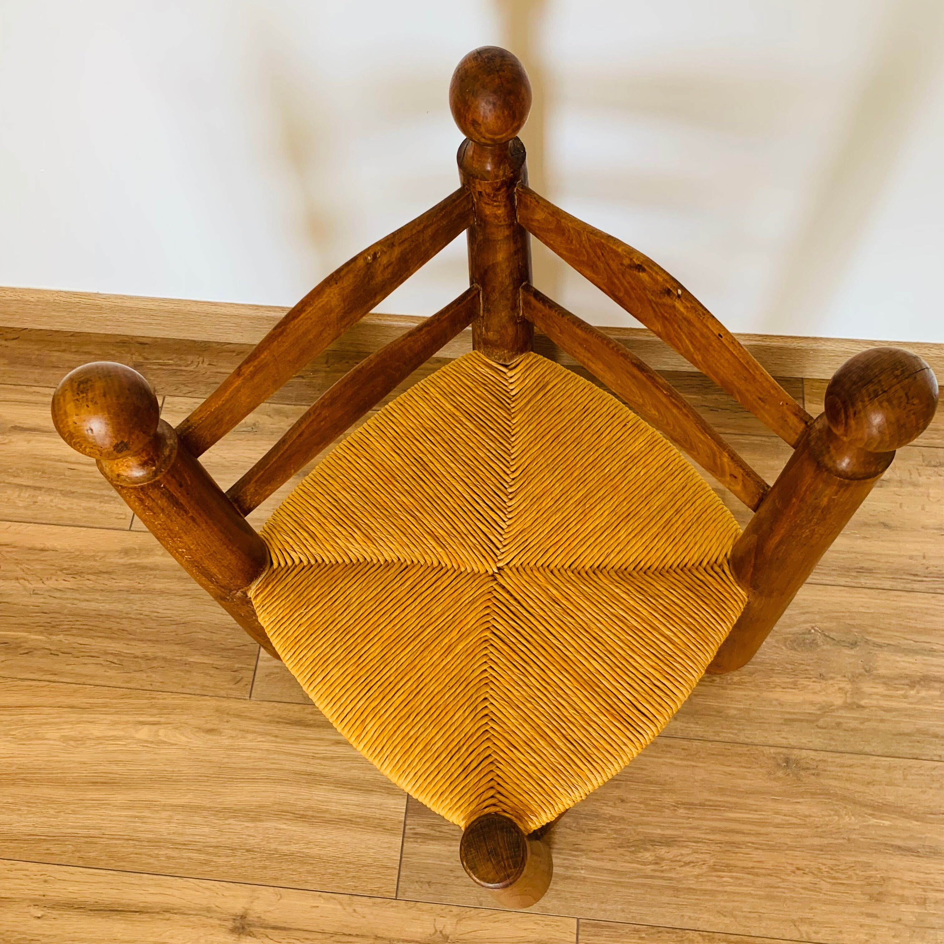 Corner chair wood and straw