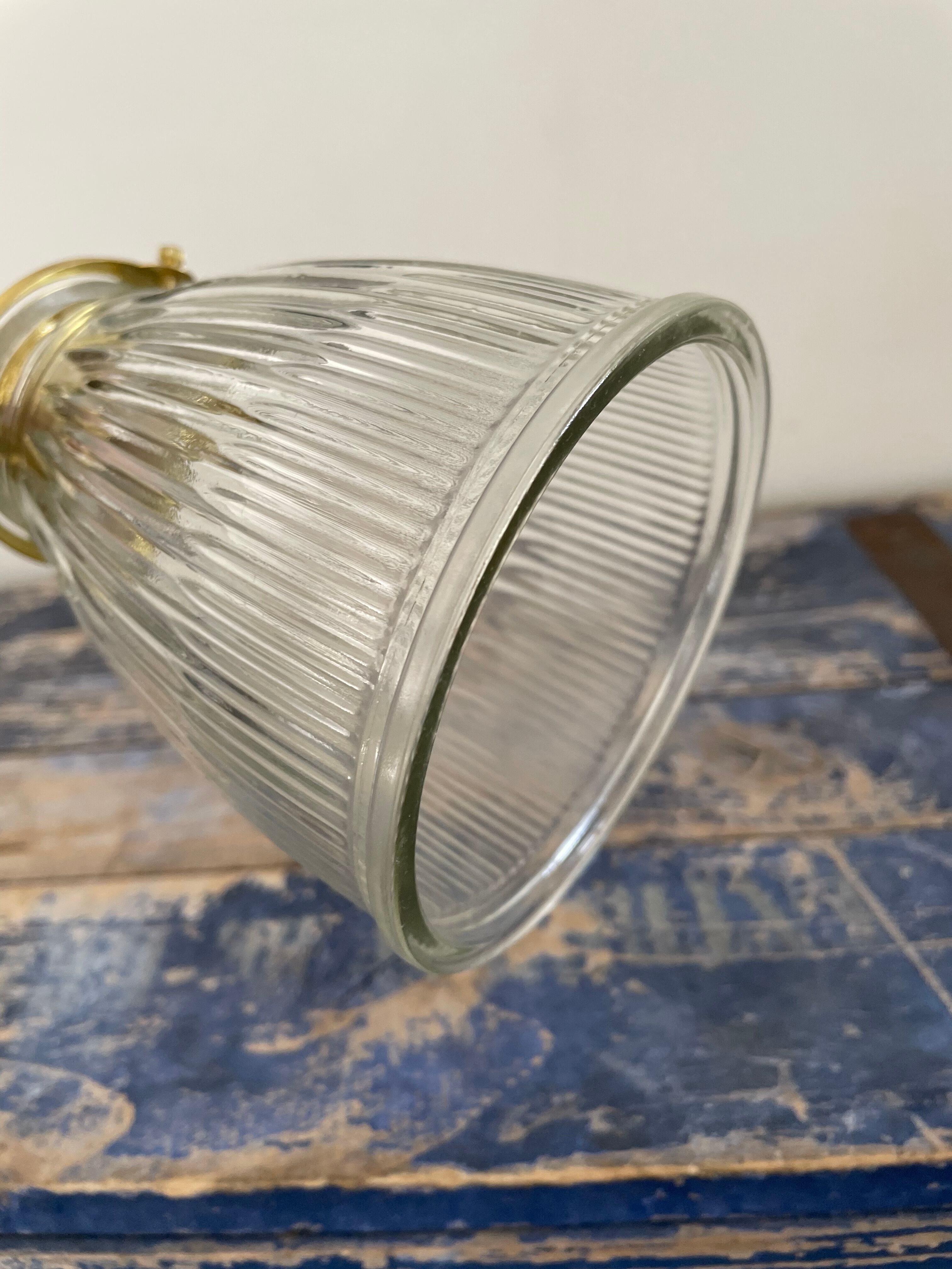 Wall lamp in brass glass and ceramic