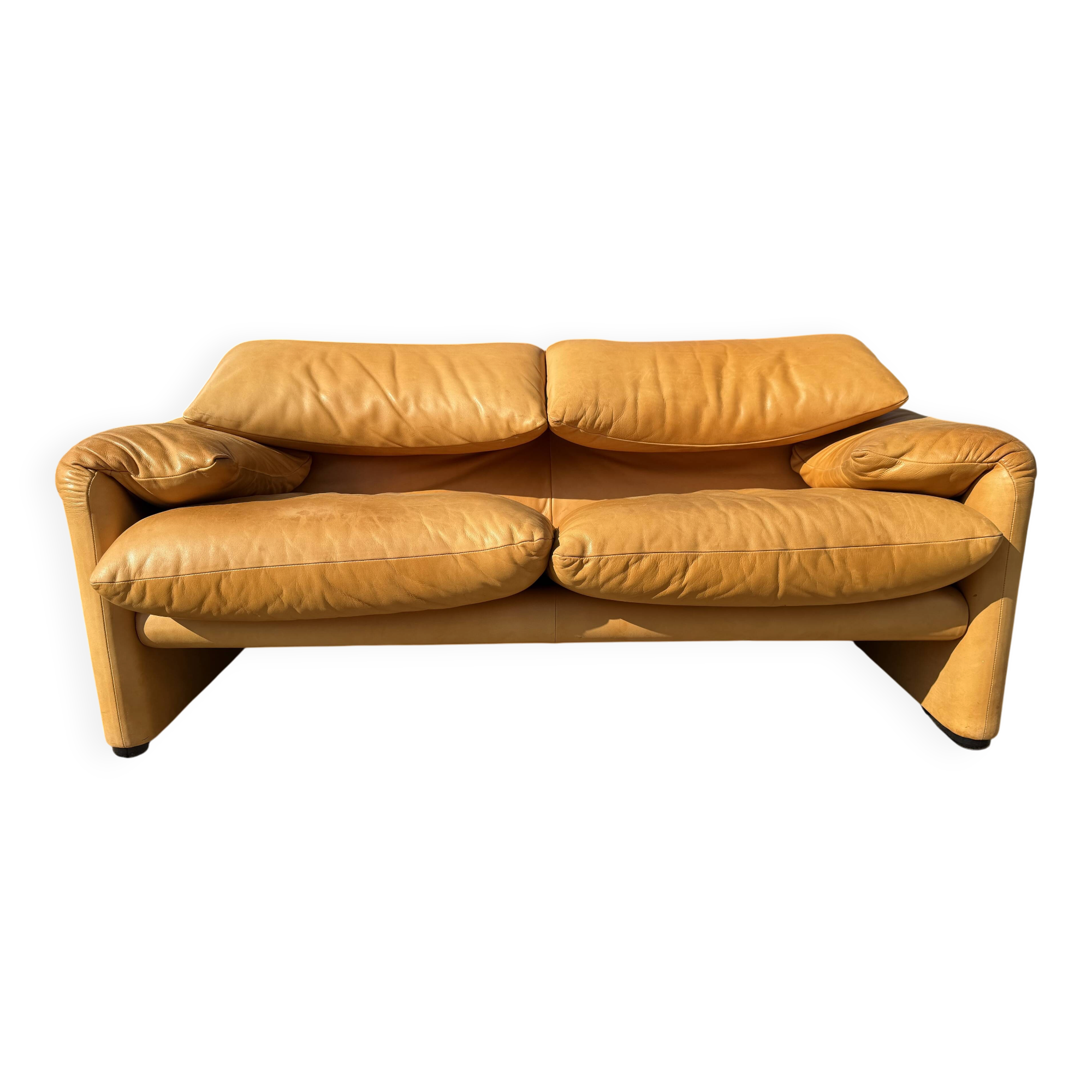 Beautiful Cassina Maralunga 2-seater in camel light patinated natural leather.