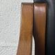 Paire de fauteuils en cuir et bois