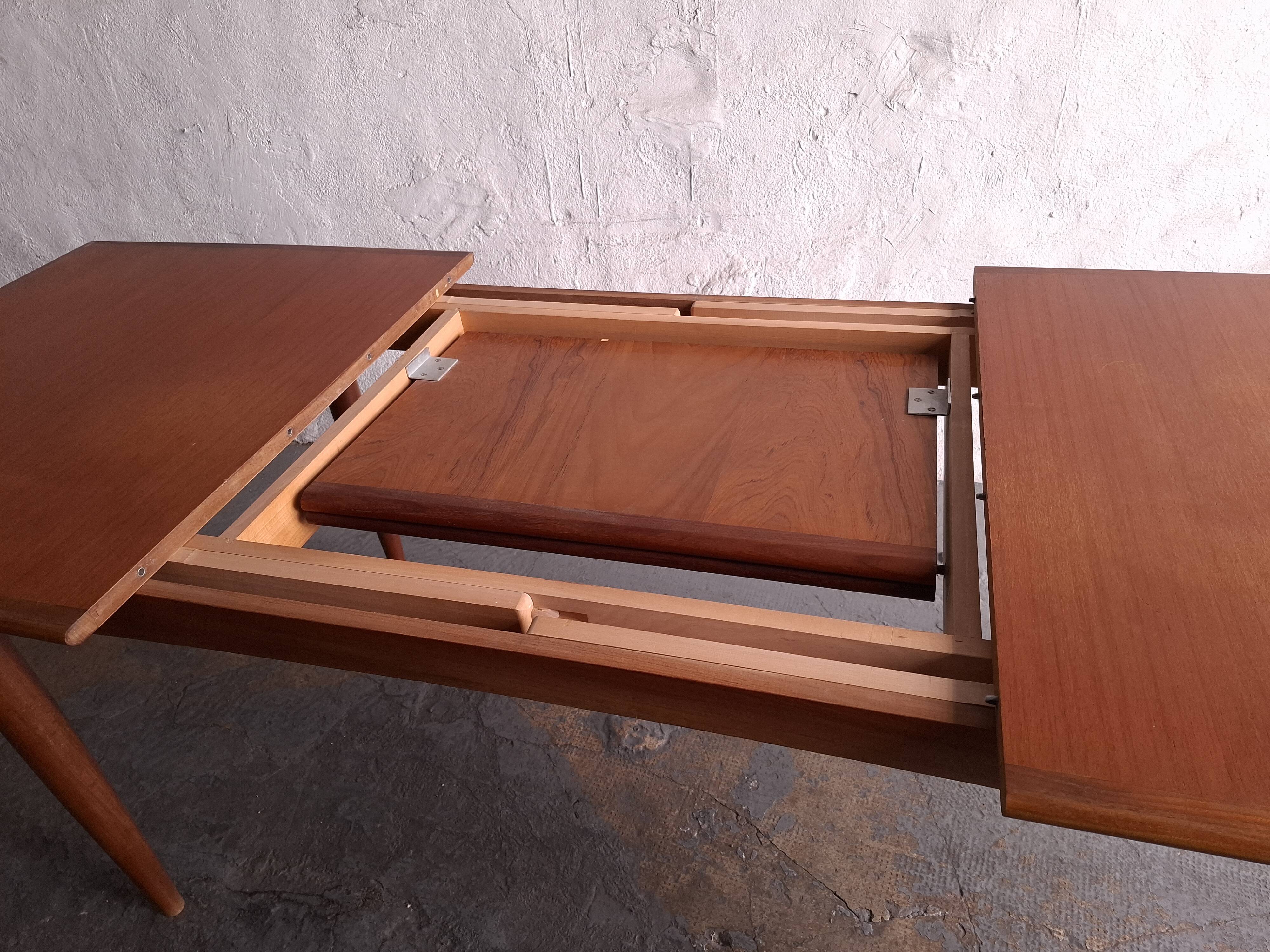 Scandinavian type table with integrated extension
