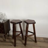 Paire de tabourets hauts tripodes en orme Aranjou
