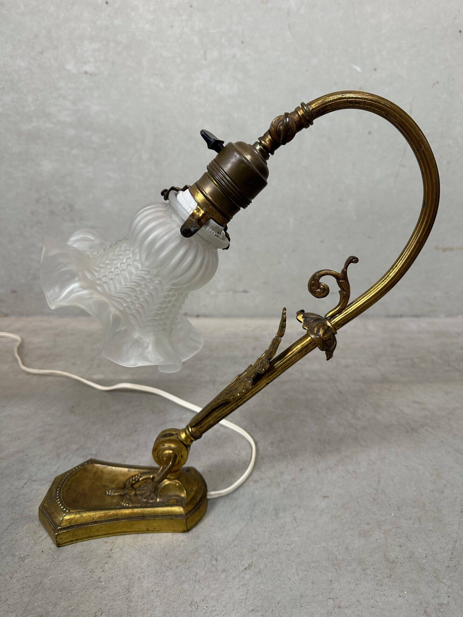 Art nouveau table lamp – flower