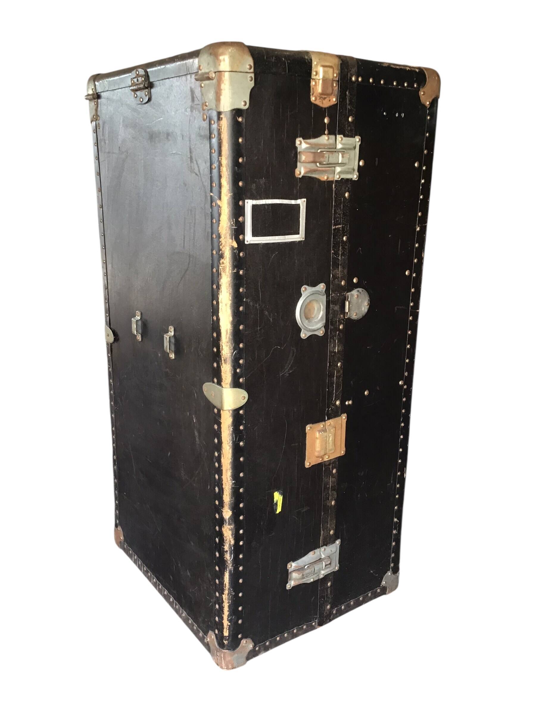 Antique vertical cabin trunk – 109 cm – parchment interior