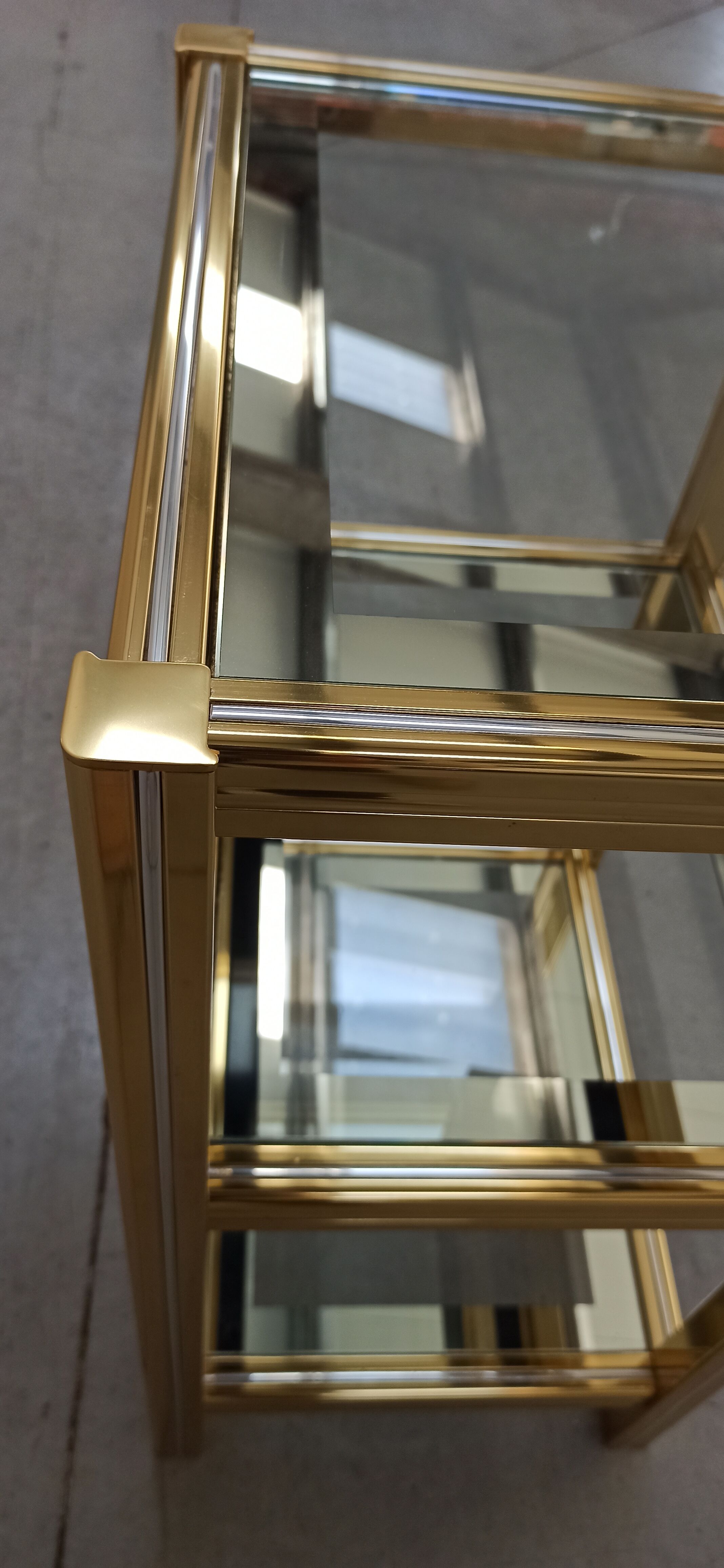 70's design fifth wheel shelf
