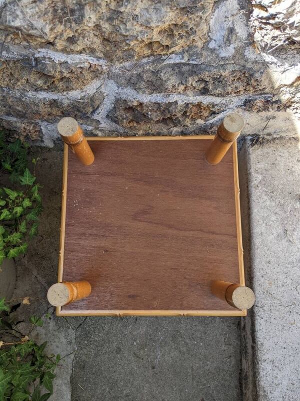 Table de chevet vintage bois effet bambou tressage artisanal japan style