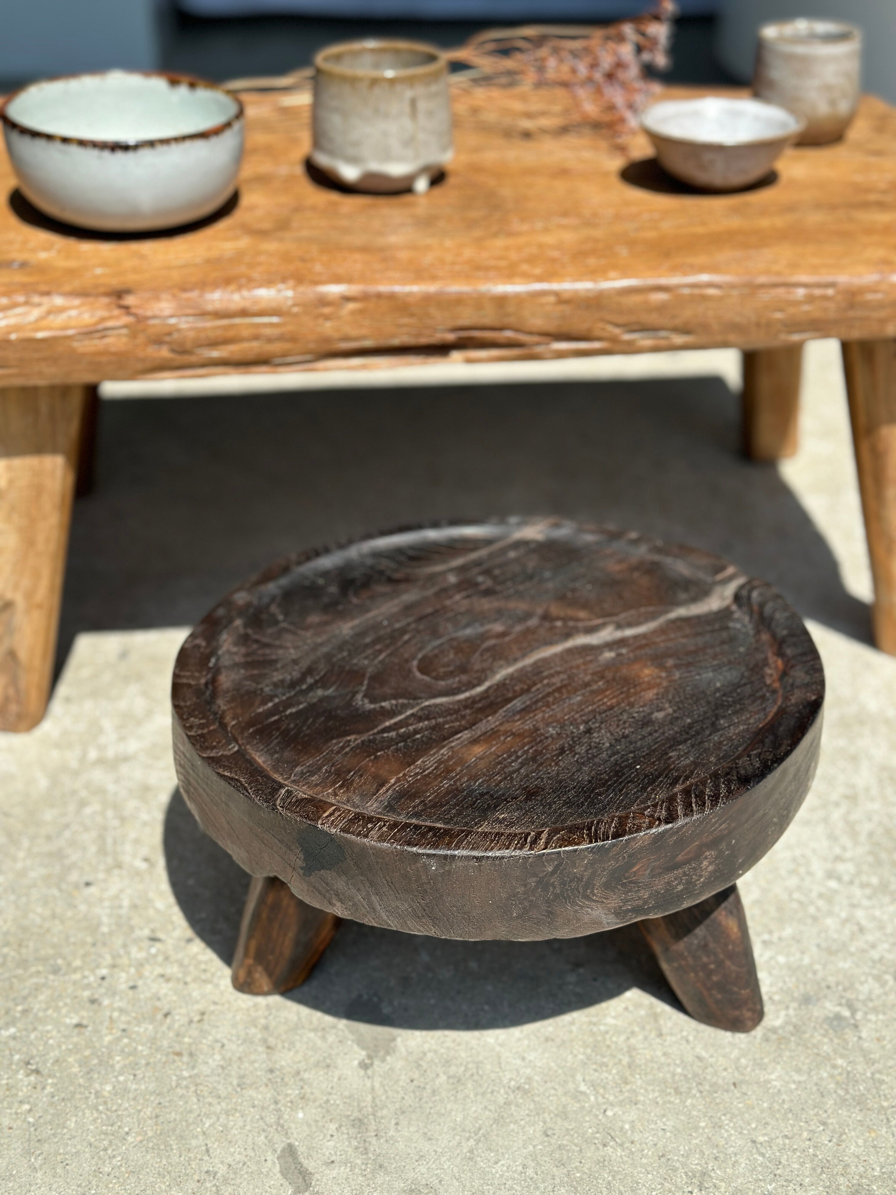 Coffee table in blond teak quadripod