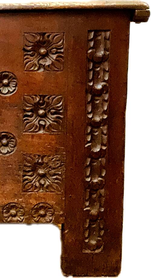 Antique Renaissance style chest in carved oak, 18th century