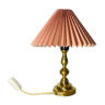Lampe en laiton vintage de knud christensen fabriquée au danemark | base en or / laiton avec abat-jour rose