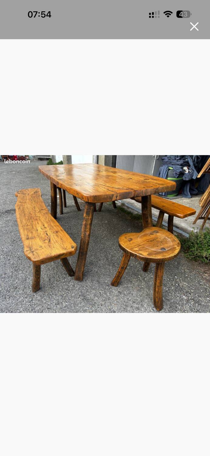 Table, bancs et tabourets Brutaliste